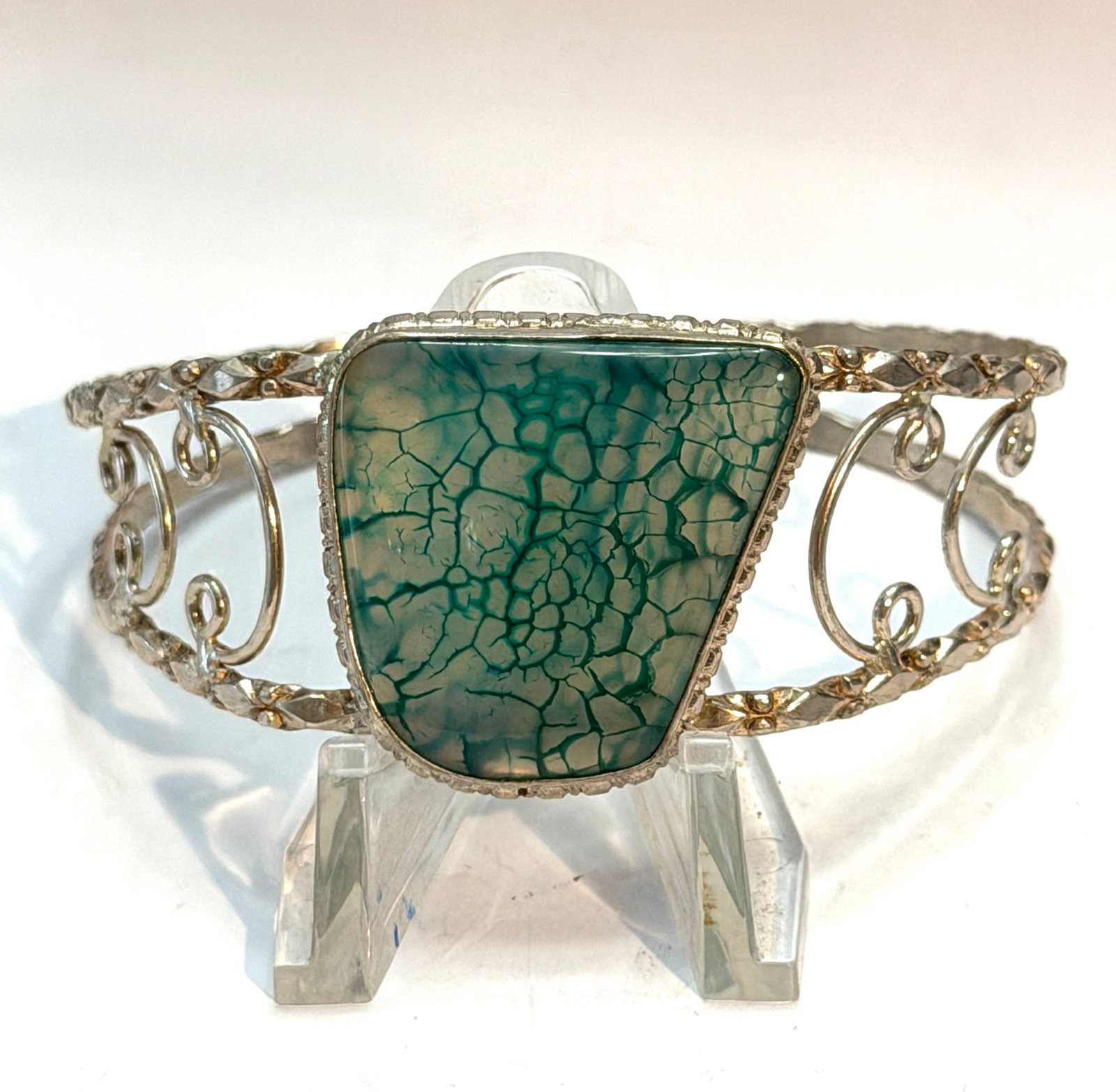 Vintage Sterling Silver Dragon Vein Agate Cuff Bracelet: Elegant vintage sterling silver open cuff bracelet featuring a striking large dragon vein agate cabochon in vivid teal-green tones with dramatic natural crackle patterns. The handcrafted cuff showcase