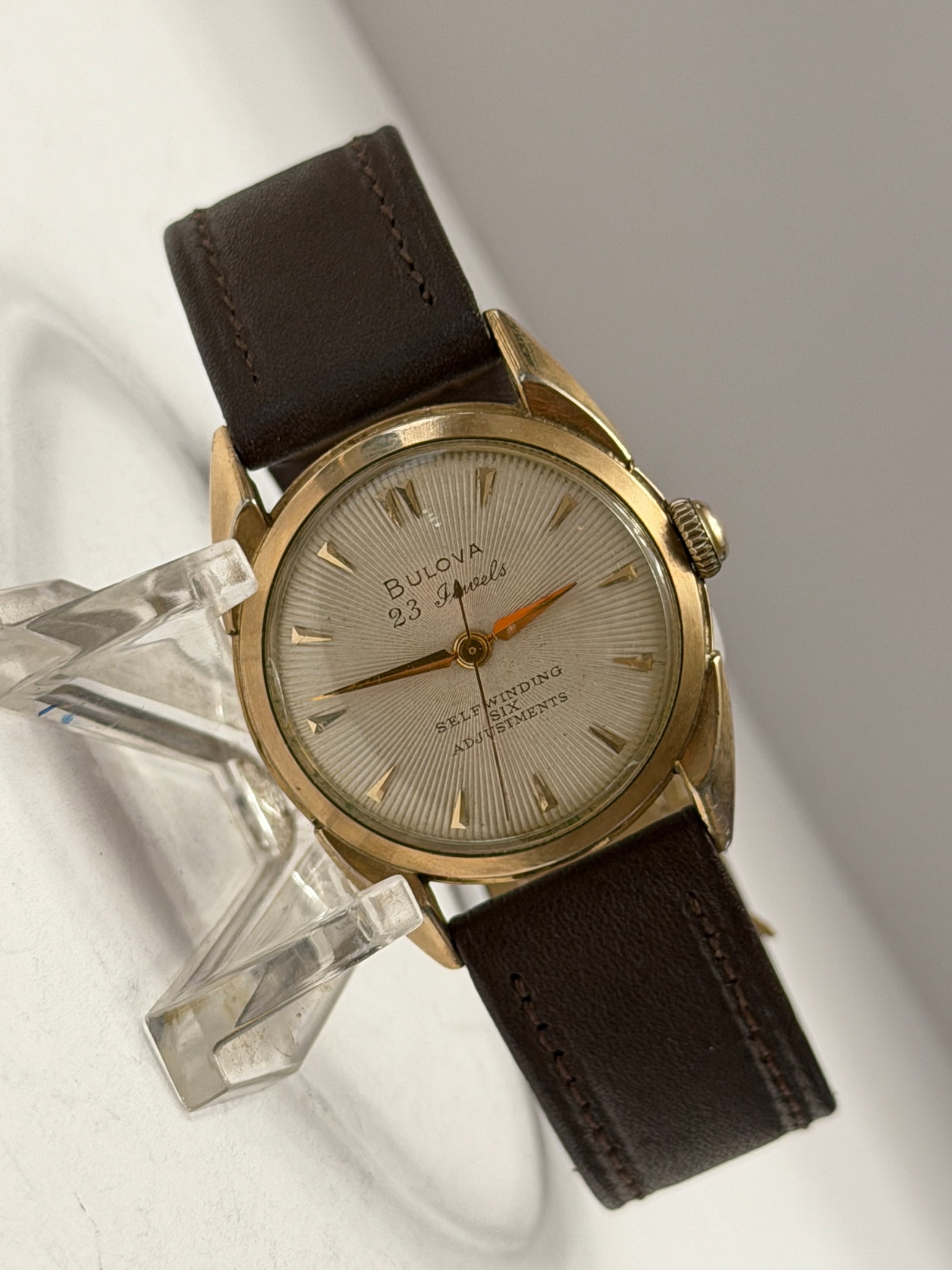 Vintage Bulova 23 Jewels Self-Winding Automatic Wristwatch Gold Tone Swiss Made (1 of 4)