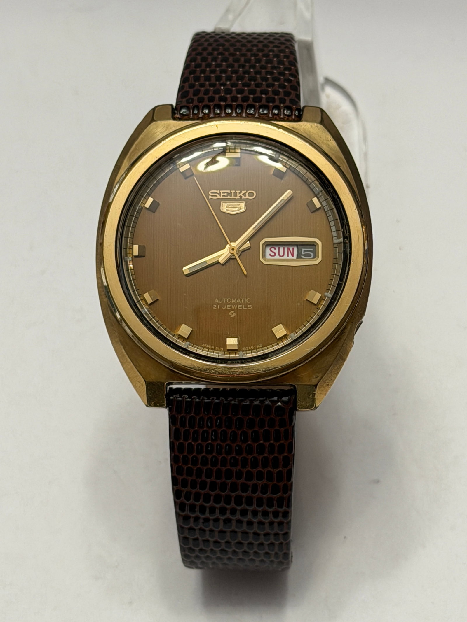 Seiko 5 Automatic 21 Jewels Day-Date Wristwatch ? Gold Tone Brown Dial (1 of 4)