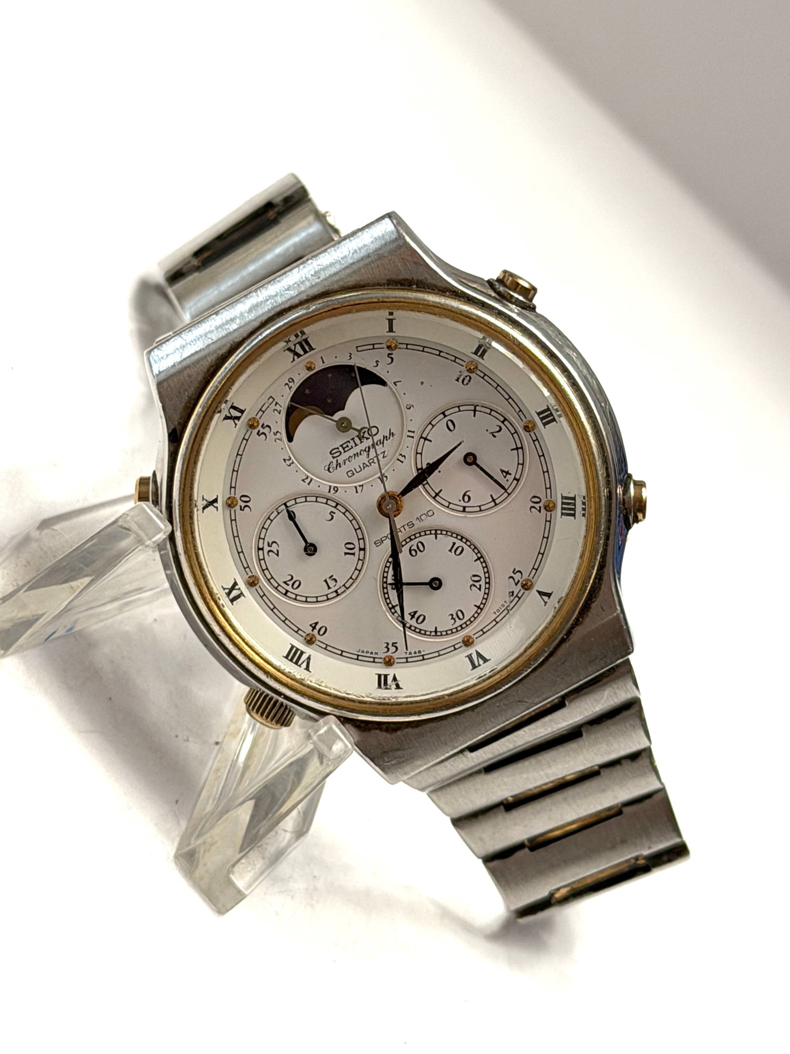 Vintage Seiko Chronograph Quartz sports watch (1 of 4)