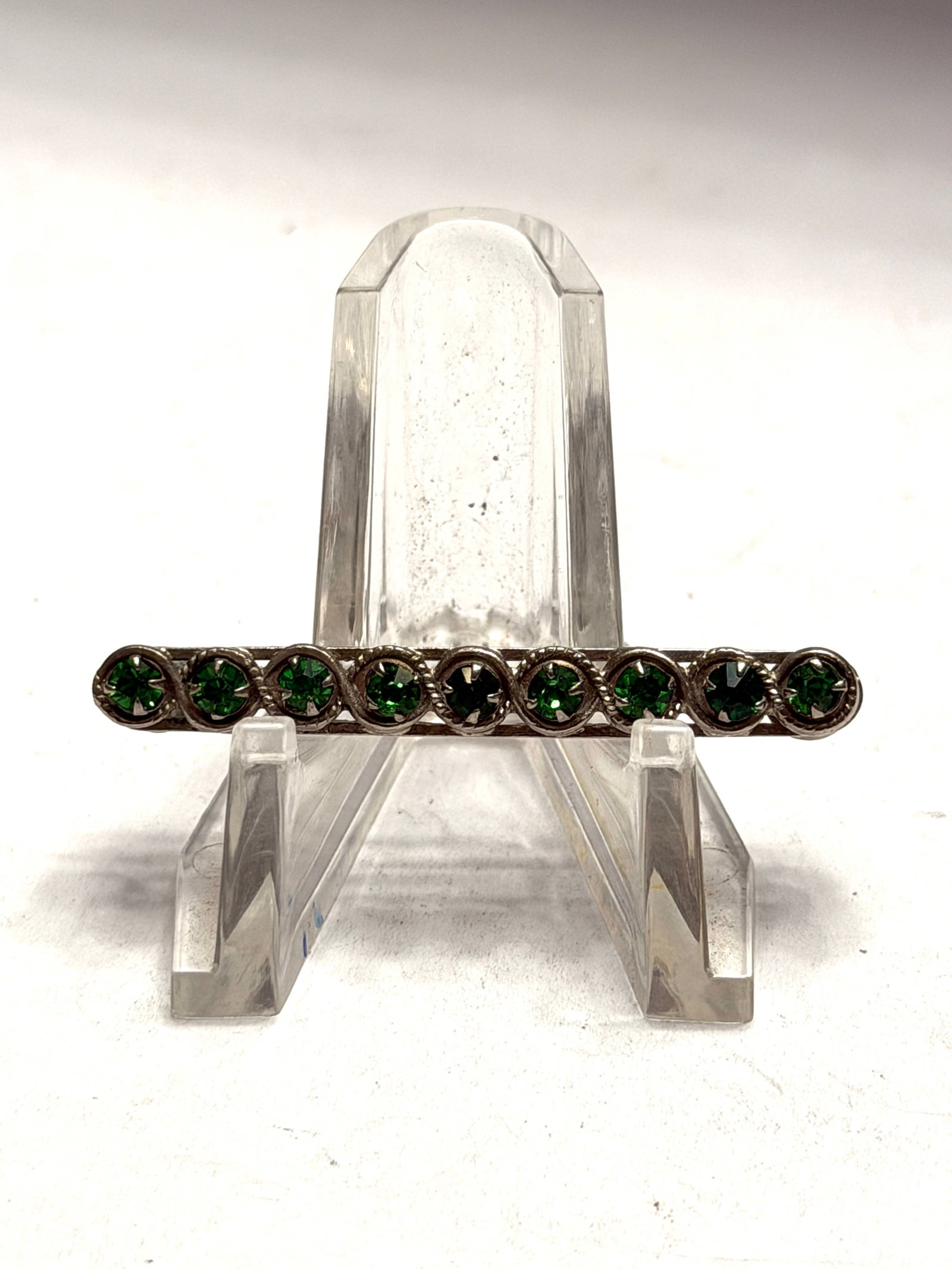 Art Deco Emerald Green Rhinestone Bar Brooch Pin Silver Tone Vintage Jewelry: Beautiful Art Deco vintage bar brooch featuring a sleek linear design accented with vivid emerald green rhinestones set in silver tone metal with detailed milgrain style edging. This elegant geometric