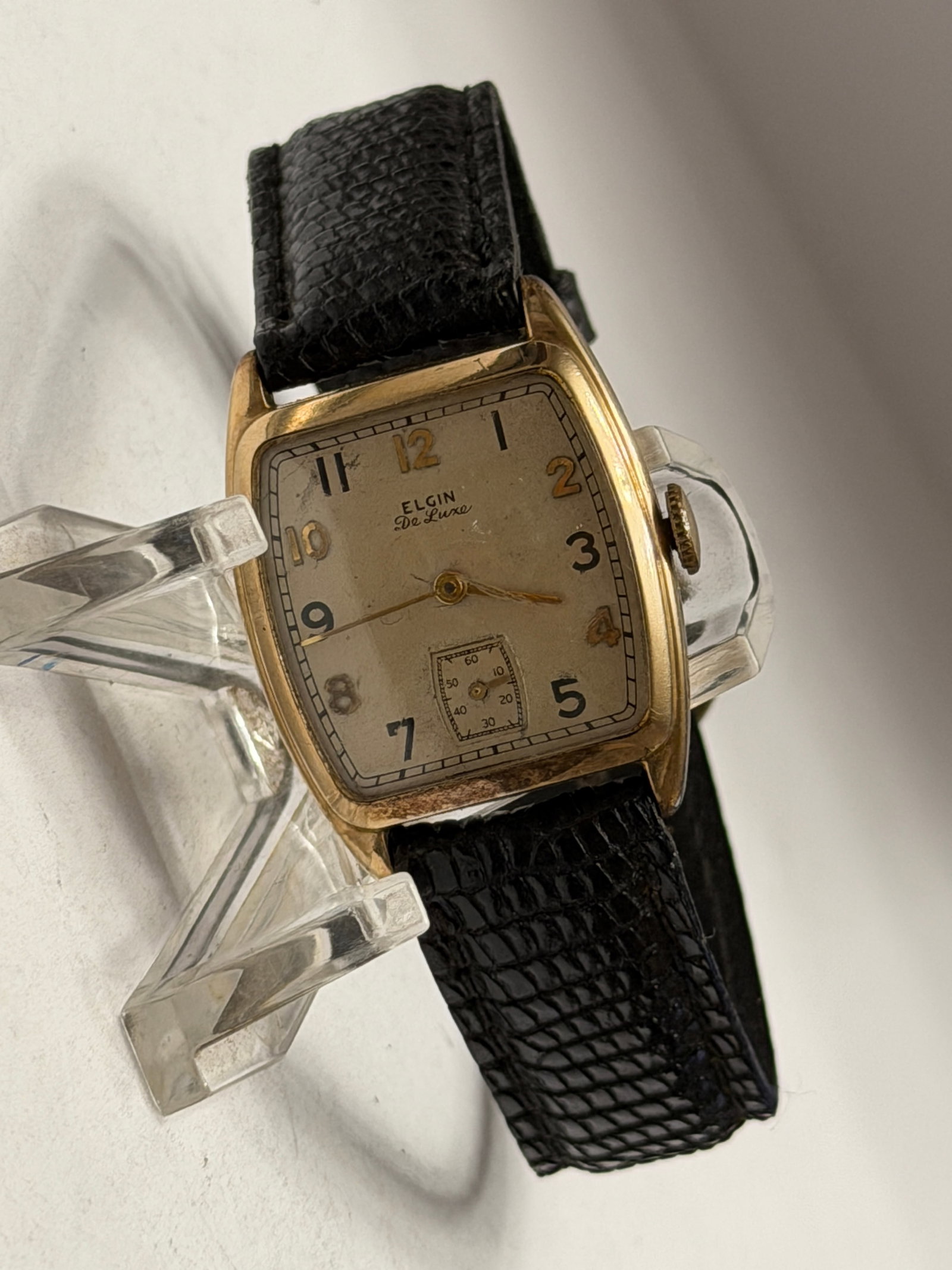 Vintage Elgin De Luxe Art Deco Wristwatch ? Gold Filled Rectangular Case ? Small Seconds: Elegant vintage Elgin De Luxe wristwatch featuring a classic Art Deco-inspired rectangular gold-filled case with a beautifully aged cream dial and subsidiary seconds register. This manually wound vint
