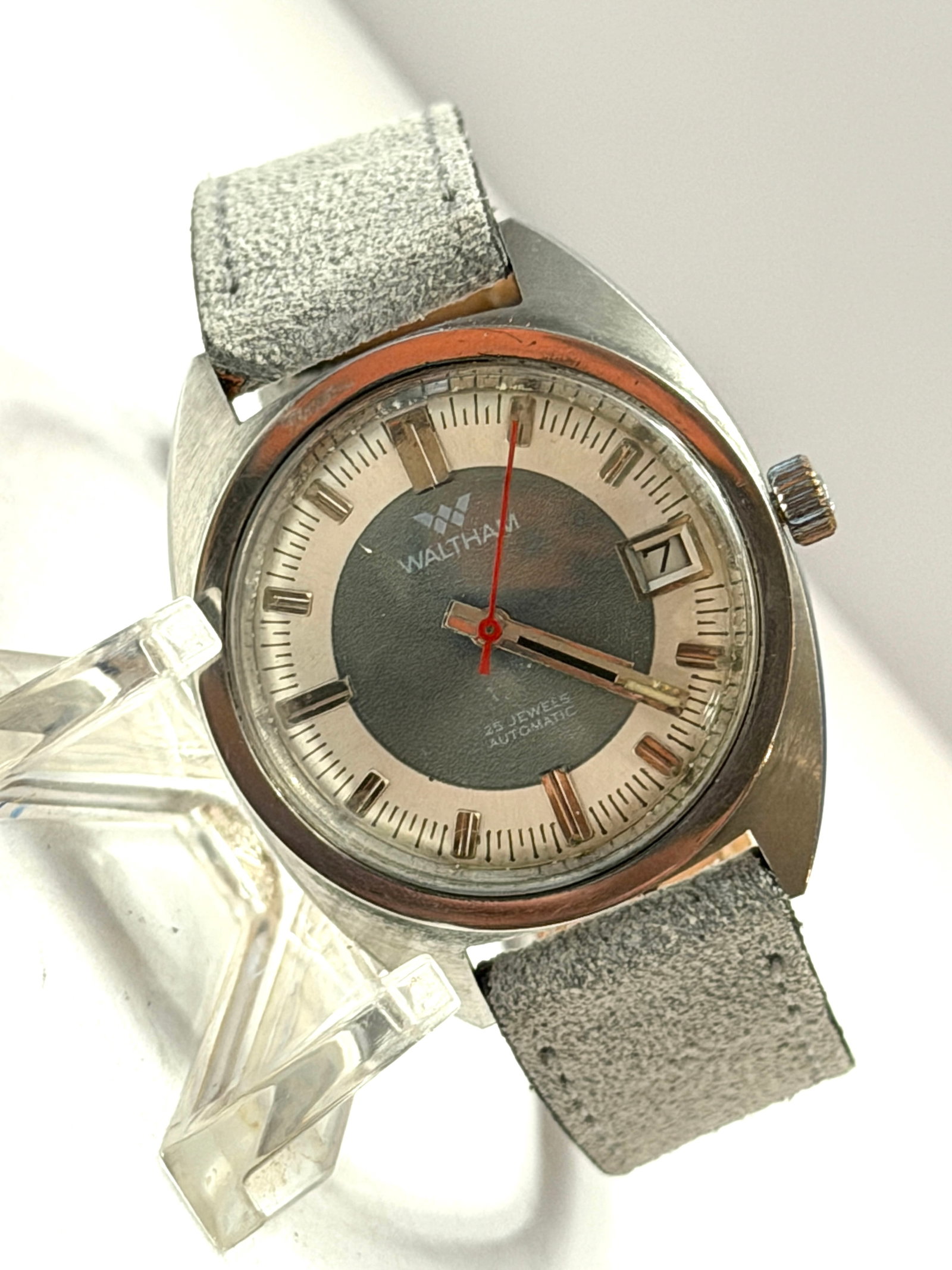 Hamilton Thin-O-Matic Automatic Wristwatch ? Gold Filled Mid-Century Dress Watch (Running): Elegant vintage Hamilton Thin-O-Matic automatic wristwatch featuring a timeless mid-century dress watch design with classic gold-tone styling and refined minimalist aesthetics. The silver sunburst dia