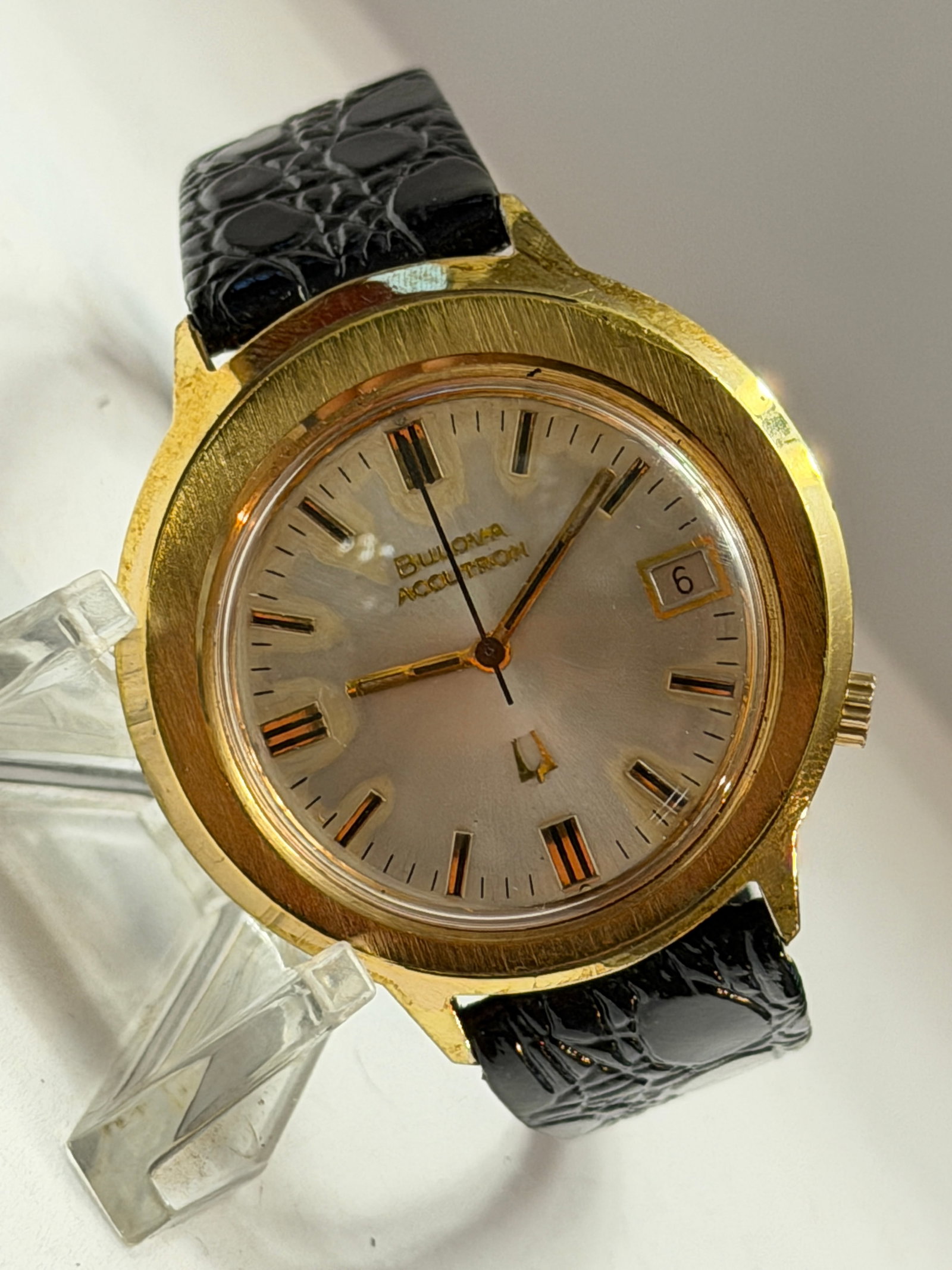 Vintage Bulova Accutron Date Wristwatch ? Gold Tone Electronic Tuning Fork Watch (1 of 5)