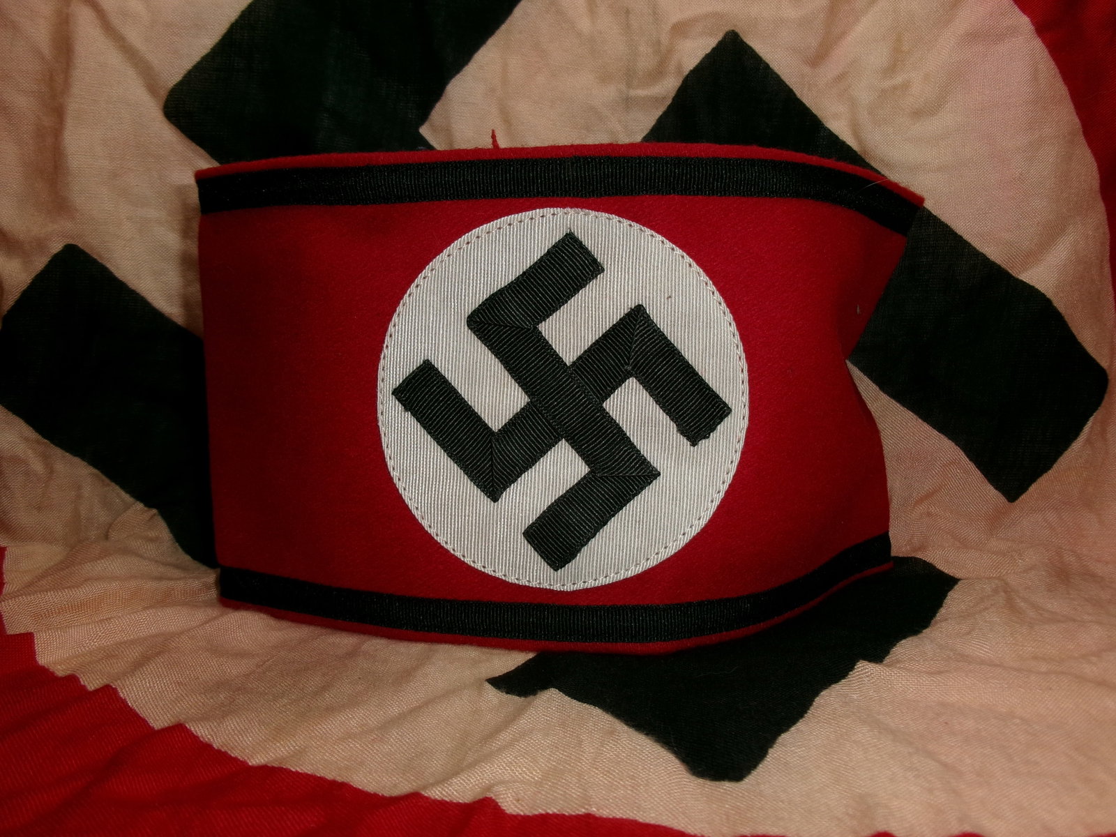 WWII German Waffen SS Armband With RZM Cloth Tag (1 of 4)