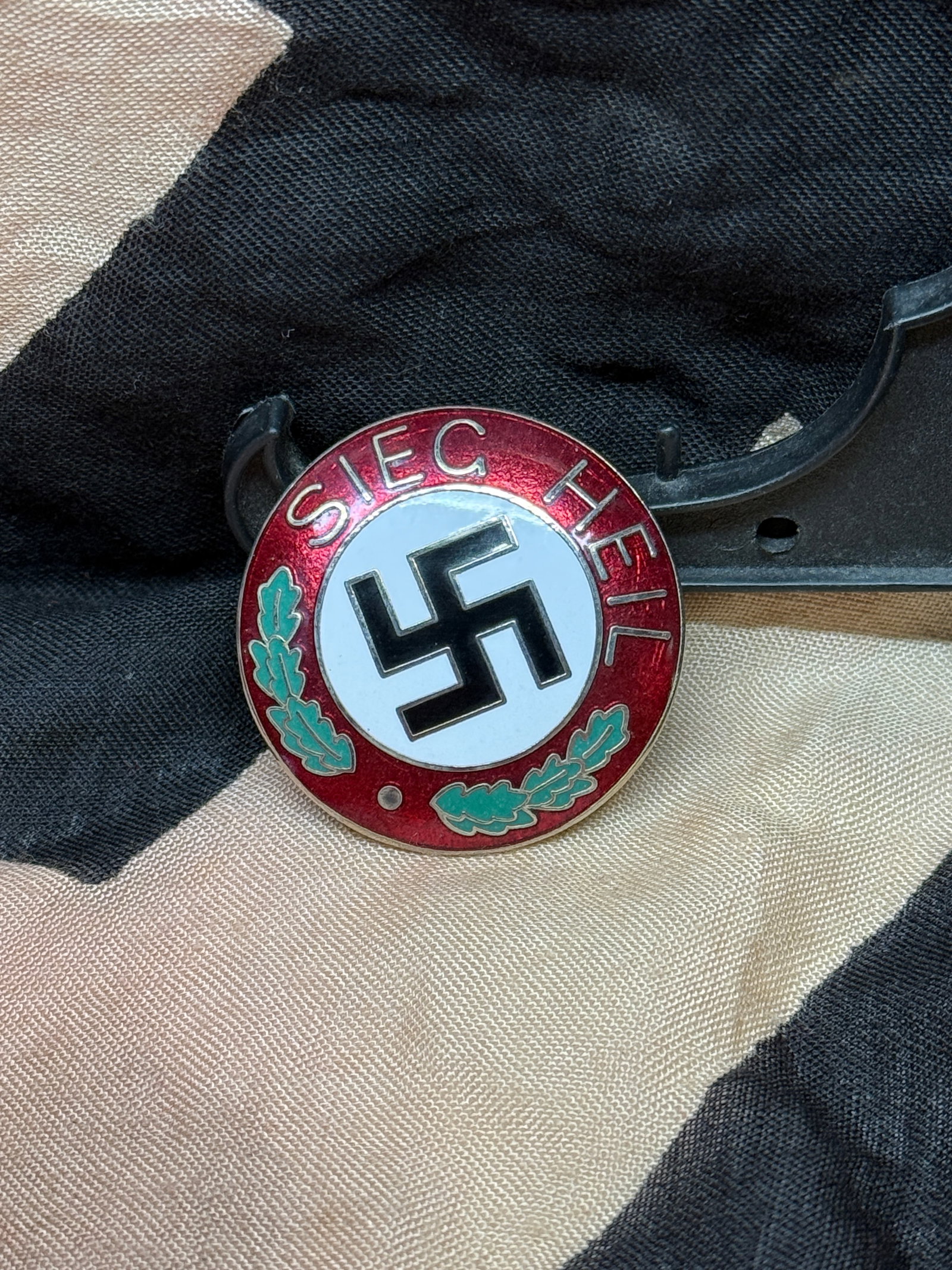 WWII German “Sieg Heil?? Political Enamel Badge (1 of 2)
