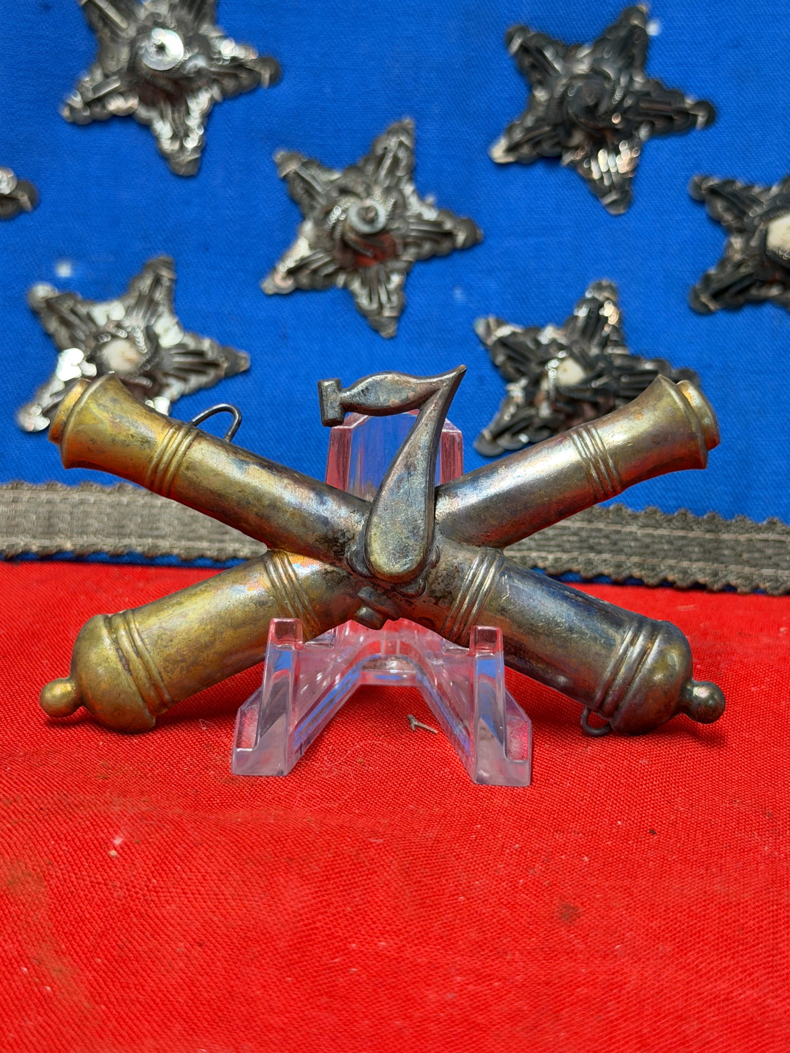 Civil War Era Crossed Cannons Artillery Insignia Badge with Number 7 Device (1 of 4)