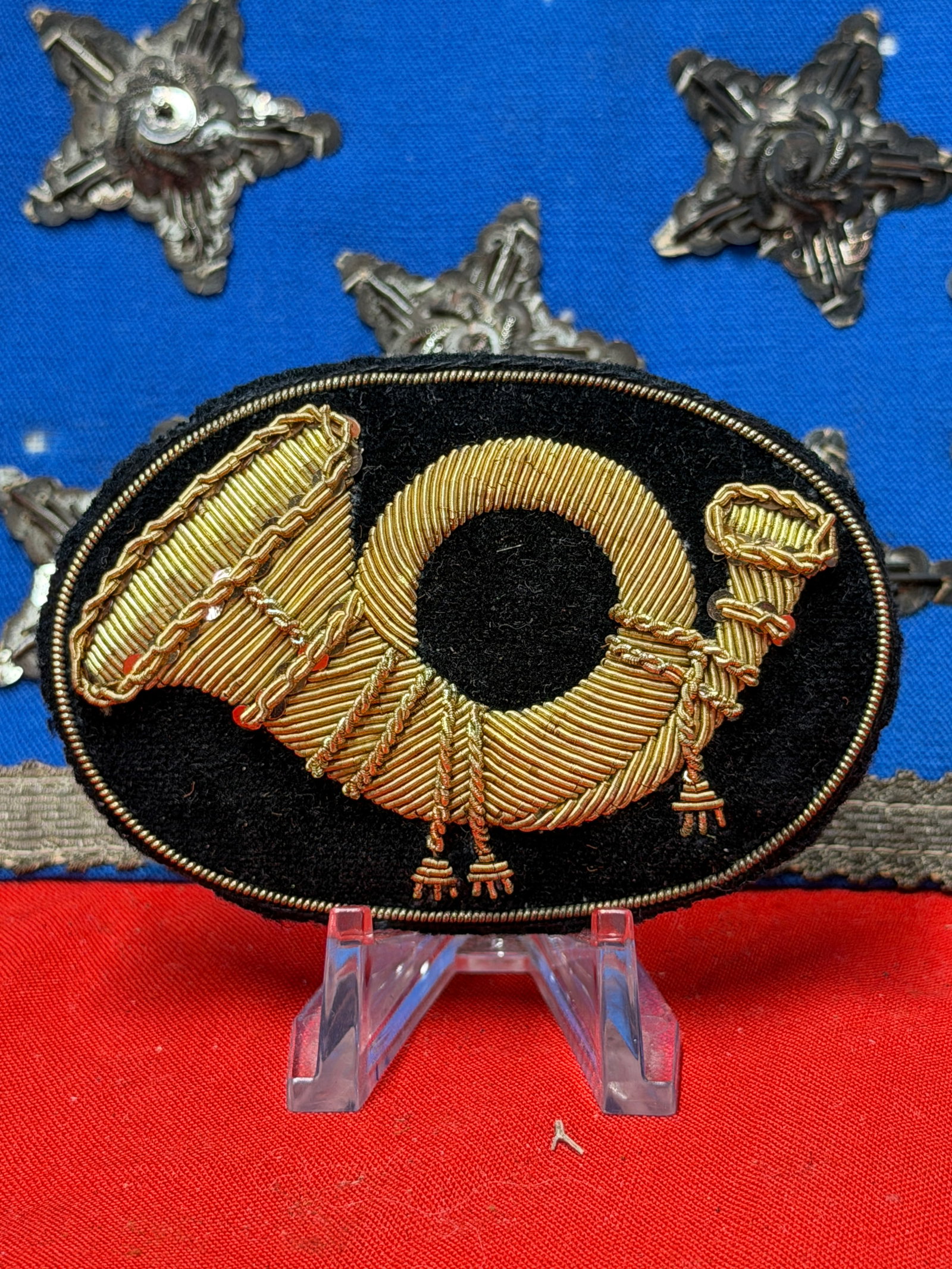 Civil War Infantry Horn Bullion Headgear Badge on Black Wool Backing: Civil War Infantry Horn bullion headgear badge featuring a finely executed gold-tone bullion wire hunting horn mounted on an oval black wool backing. Measuring approximately 3 inches across, this insi