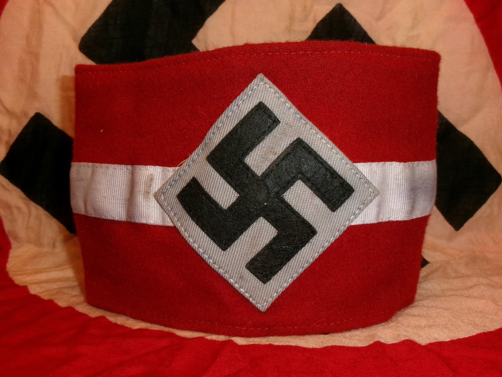 WW2 German Hitler Youth (Hitlerjugend) Armband with RZM Tag – Red Wool Construction (1 of 5)