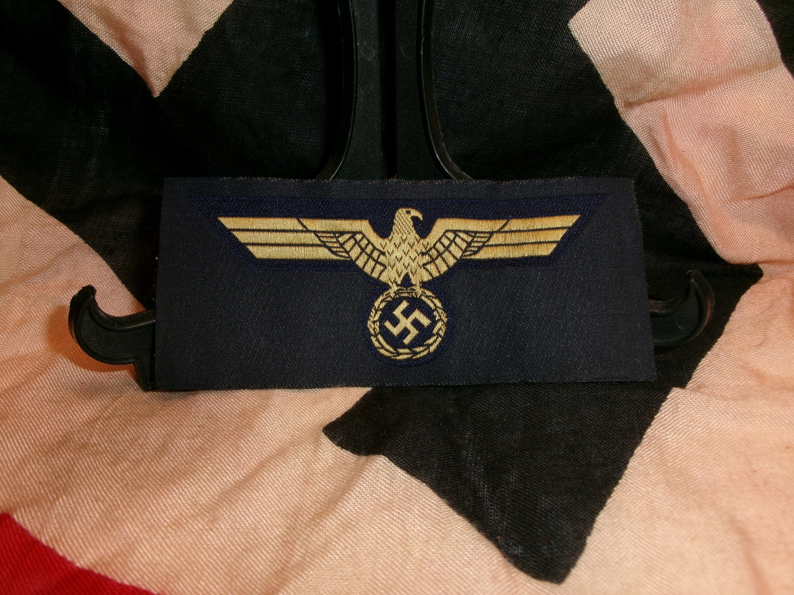 WWII German Kriegsmarine BeVo Woven Cap Eagle Insignia (1 of 3)