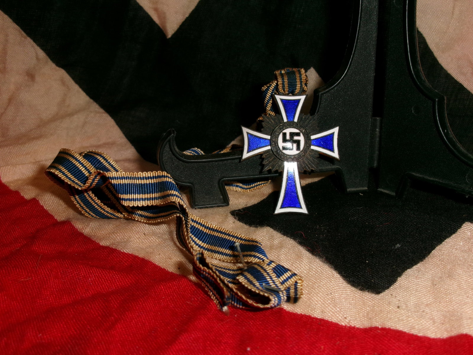 WWII German Mother’s Cross Medal with Ribbon (1 of 5)
