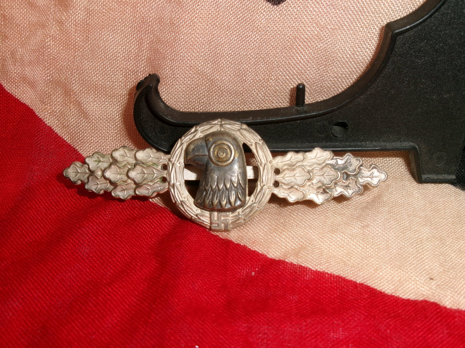 WWII German Luftwaffe Radio Operator & Air Gunner Qualification Badge: World War II German Luftwaffe qualification badge awarded to radio operators and aerial gunners serving within the German Air Force. The badge features a stylized eagle’s head superimposed over cros
