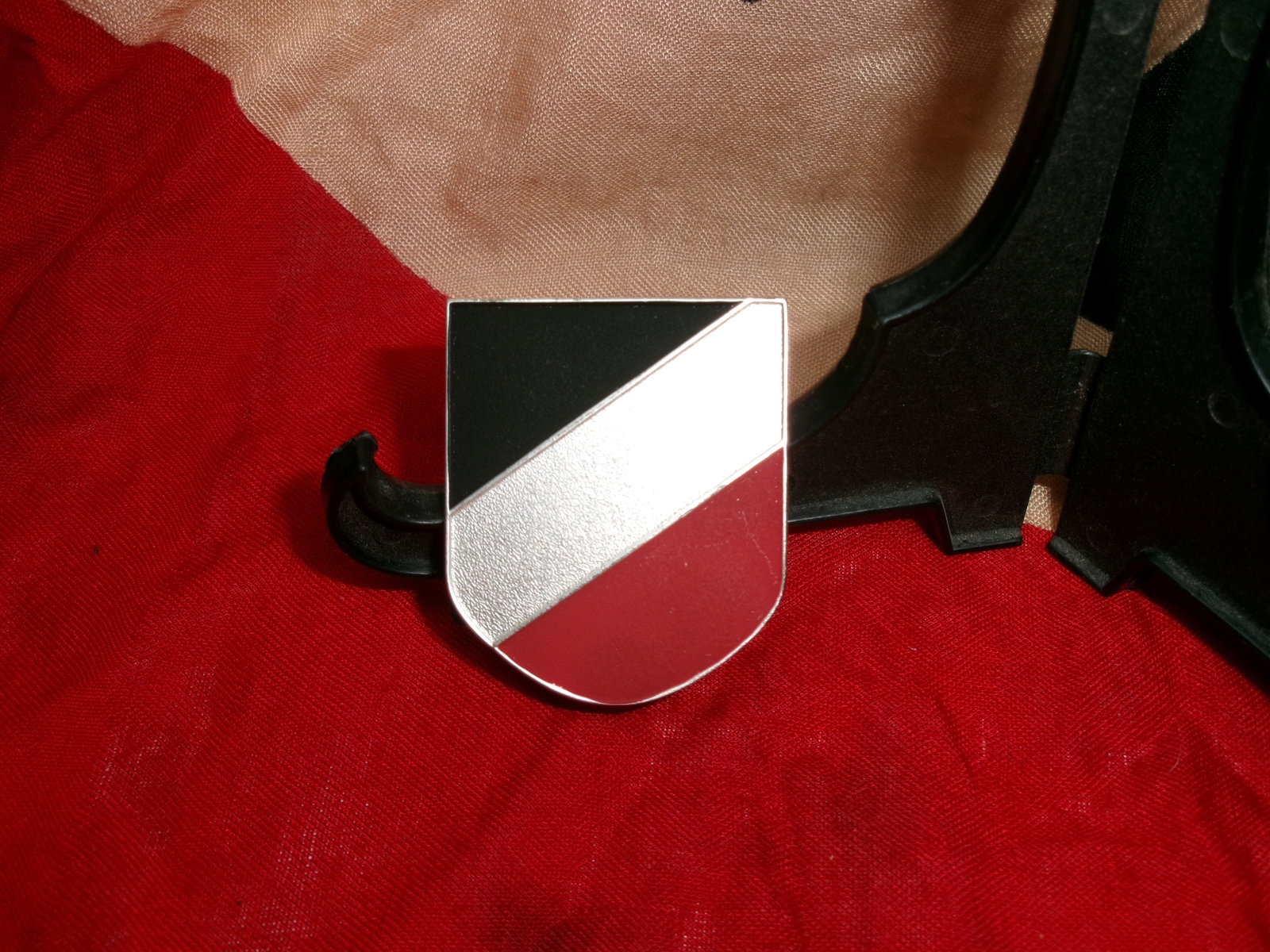 WWII German Afrika Korps (DAK) Tropical Pith Helmet National Tricolor Shield Badge (1 of 3)