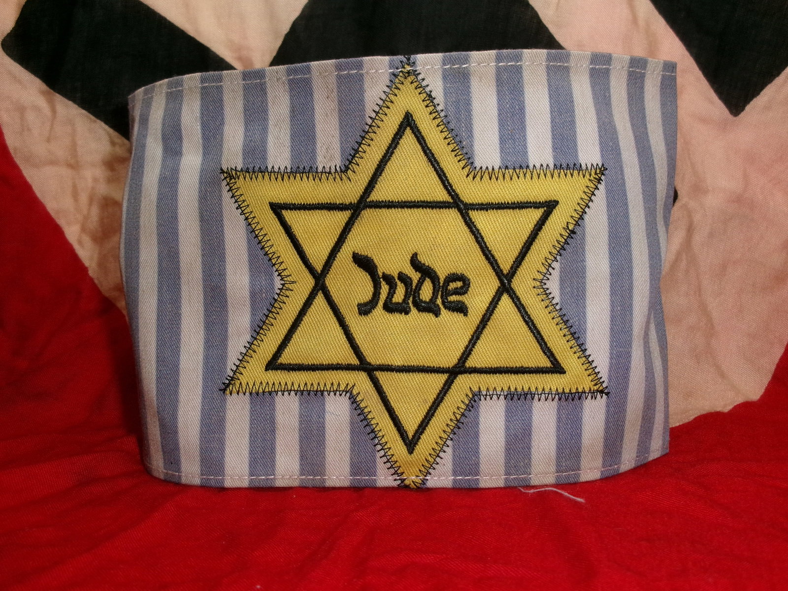 WWII German Concentration Camp Prisoner Identification Armband (1 of 4)