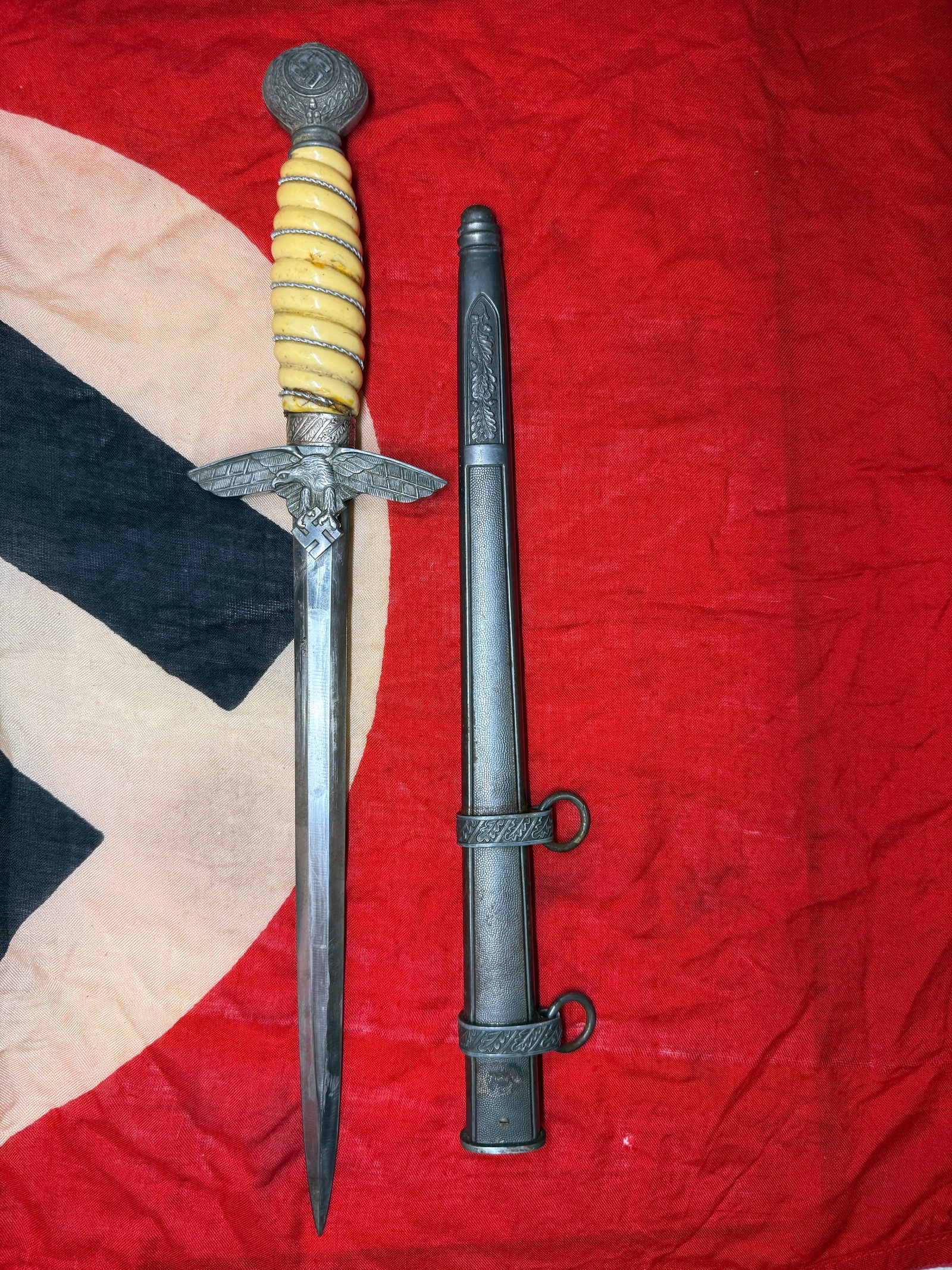 WWII German Luftwaffe Officer Dagger by Waffenfabrik Max Weyersberg with Scabbard (1 of 8)