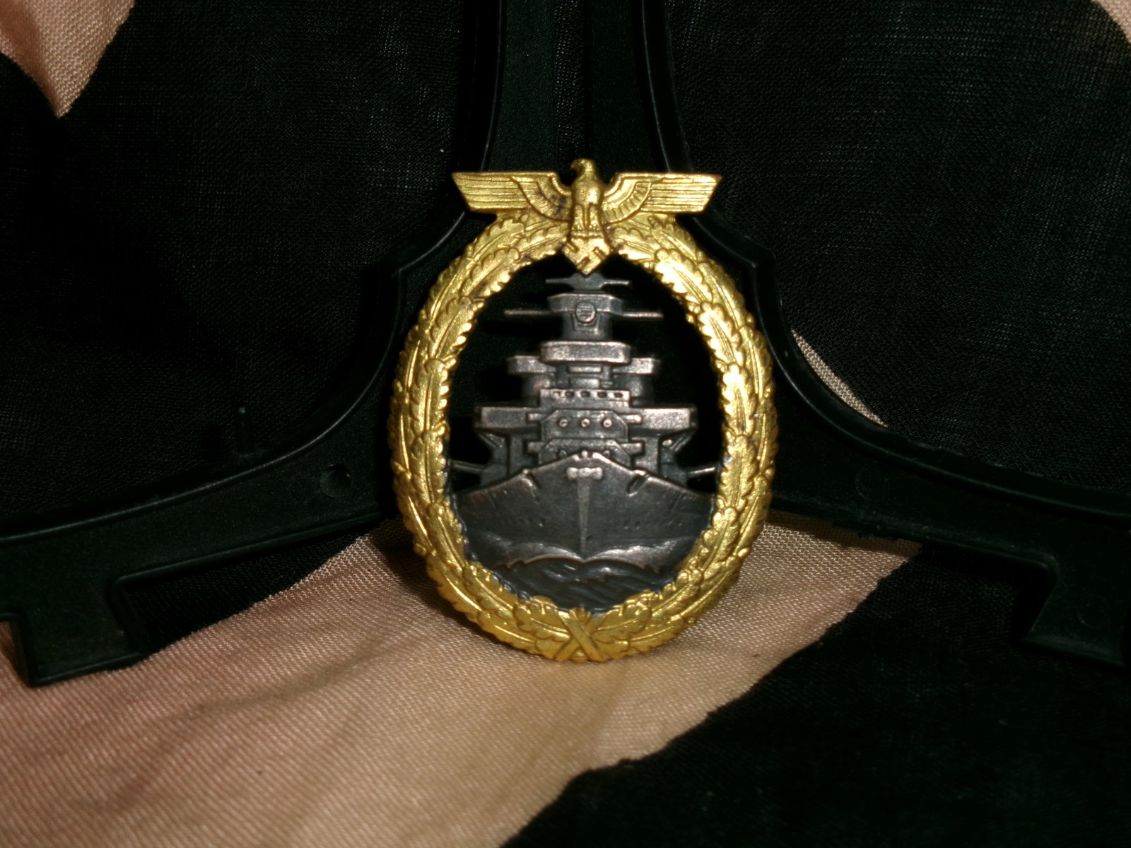 WWII German Kriegsmarine High Seas Fleet Badge By FEC. ADOLF BOCK AUSF. SCHWERIN BERLIN (1 of 4)