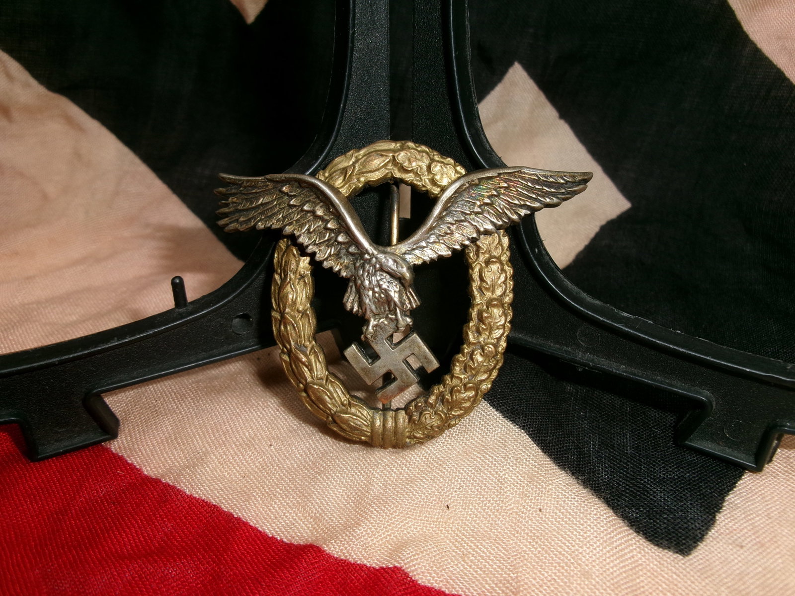 WWII German Luftwaffe Pilot-Observer Badge By Juncker Berlin (1 of 4)