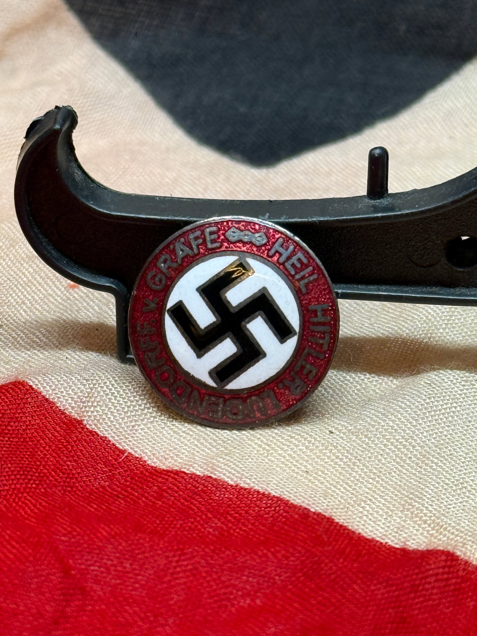 Early WW2 German NSDAP Political Slogan Badge “Heil Hitler Ludendorff v. Graefe (1 of 3)