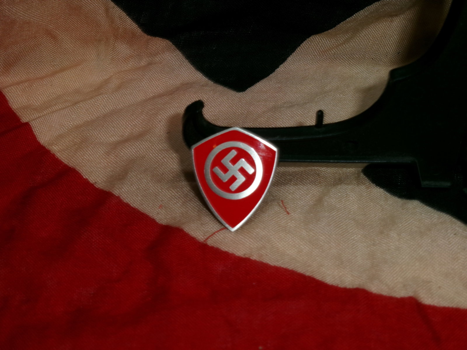 WWII German NSDAP Supporter Pendant / Lapel Badge By Ges. Gesch. (1 of 4)