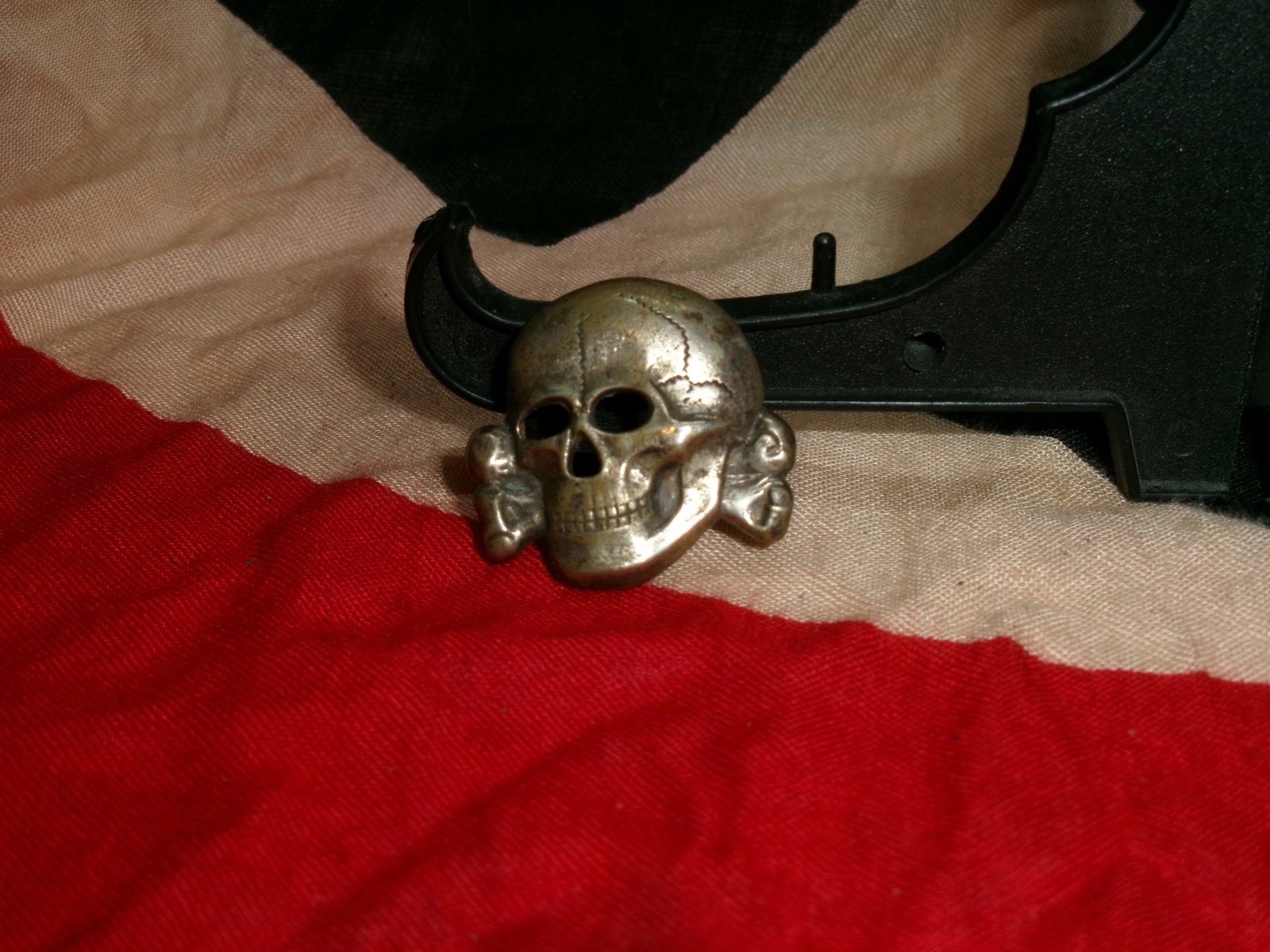 WWII German SS Totenkopf Visor Cap Insignia (1 of 4)