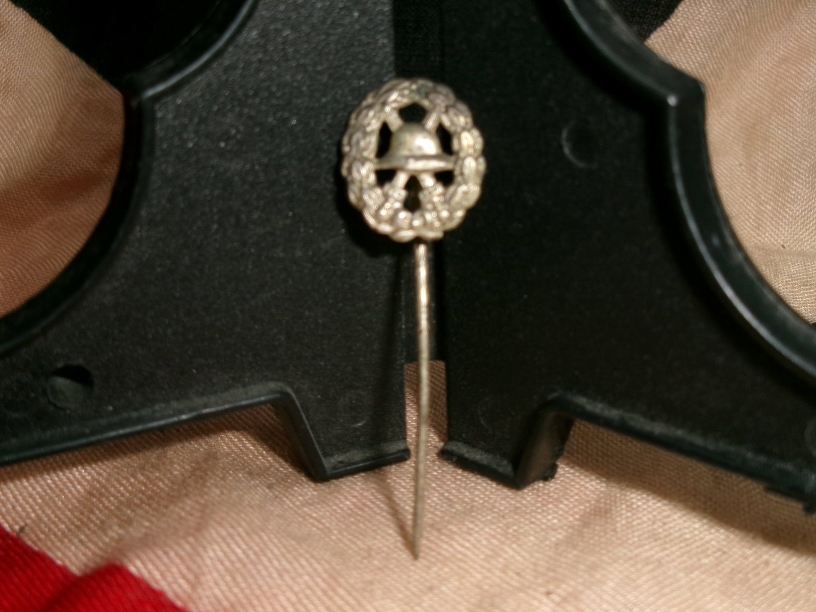 WWI German 1914 Wound Badge Stickpin Miniature (1 of 3)