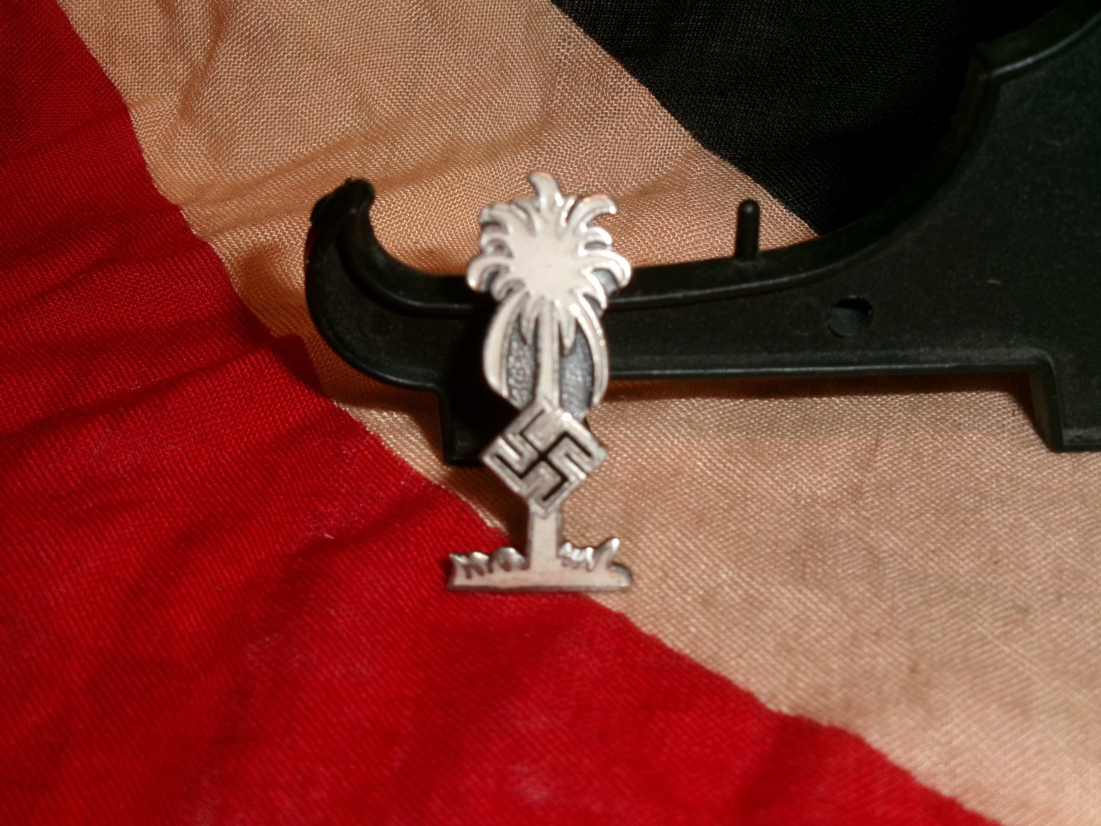 WWII German Afrika Korps (DAK) Palm Tree Lapel Pin By Ges. Gesch. (1 of 4)