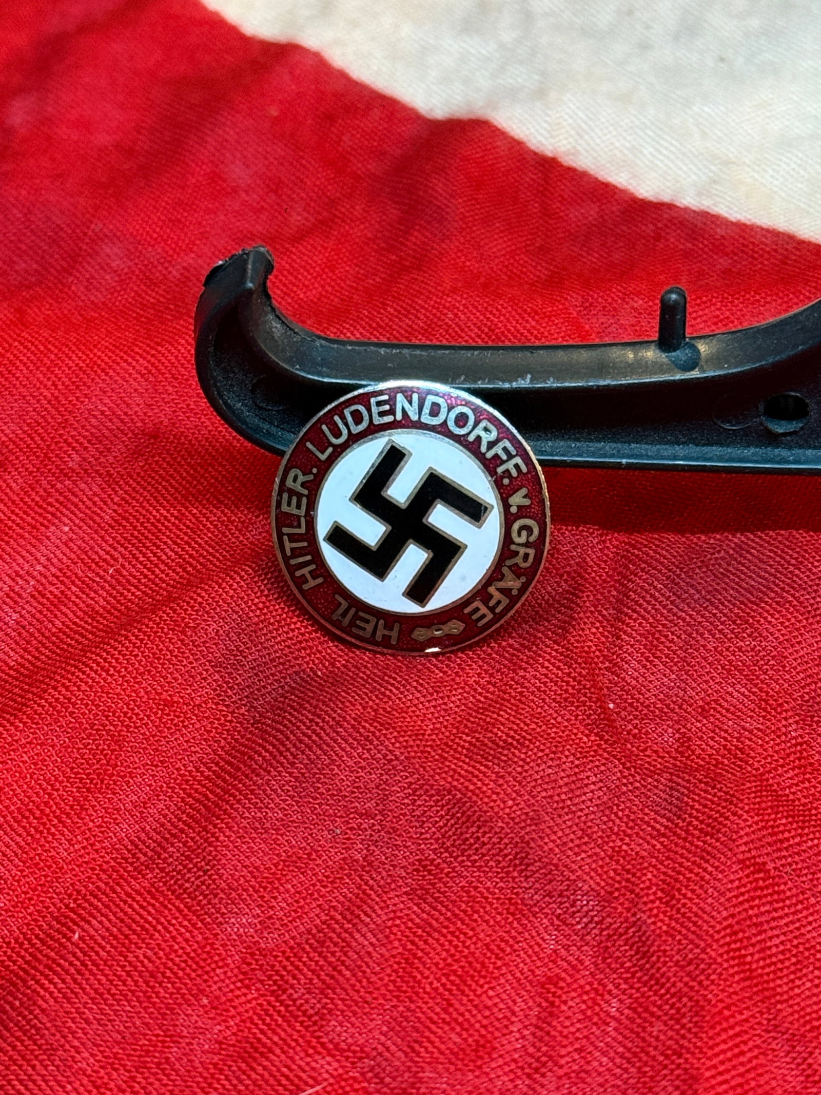 WWII Third Reich Nationalsozialistisches Sympathie-Abzeichen (“Nazi Sympathizer?? Pin) BY RZM (1 of 3)