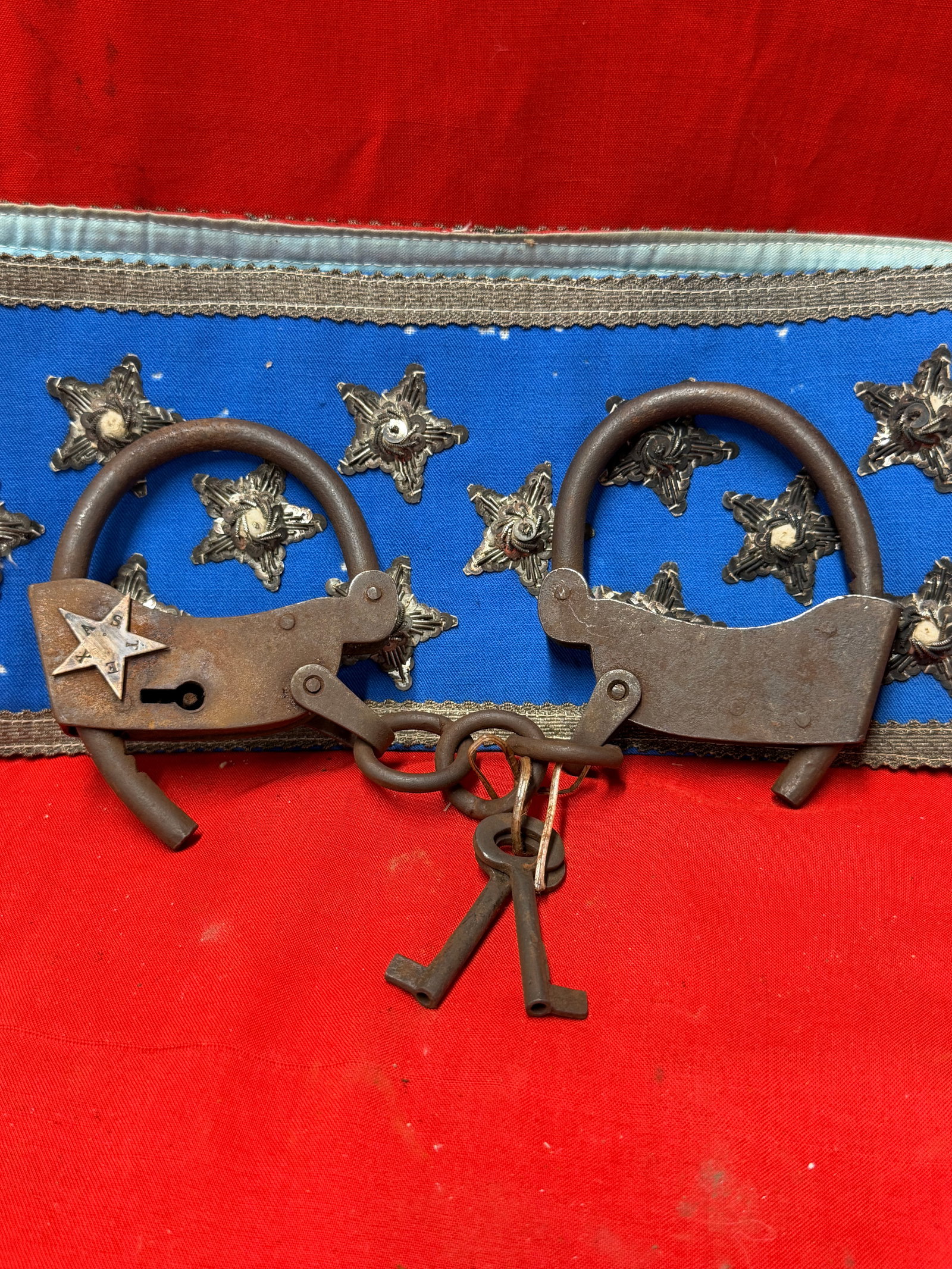 Civil War Era Texas-Themed Iron Darby Handcuffs with Texas Star and Keys (1 of 7)