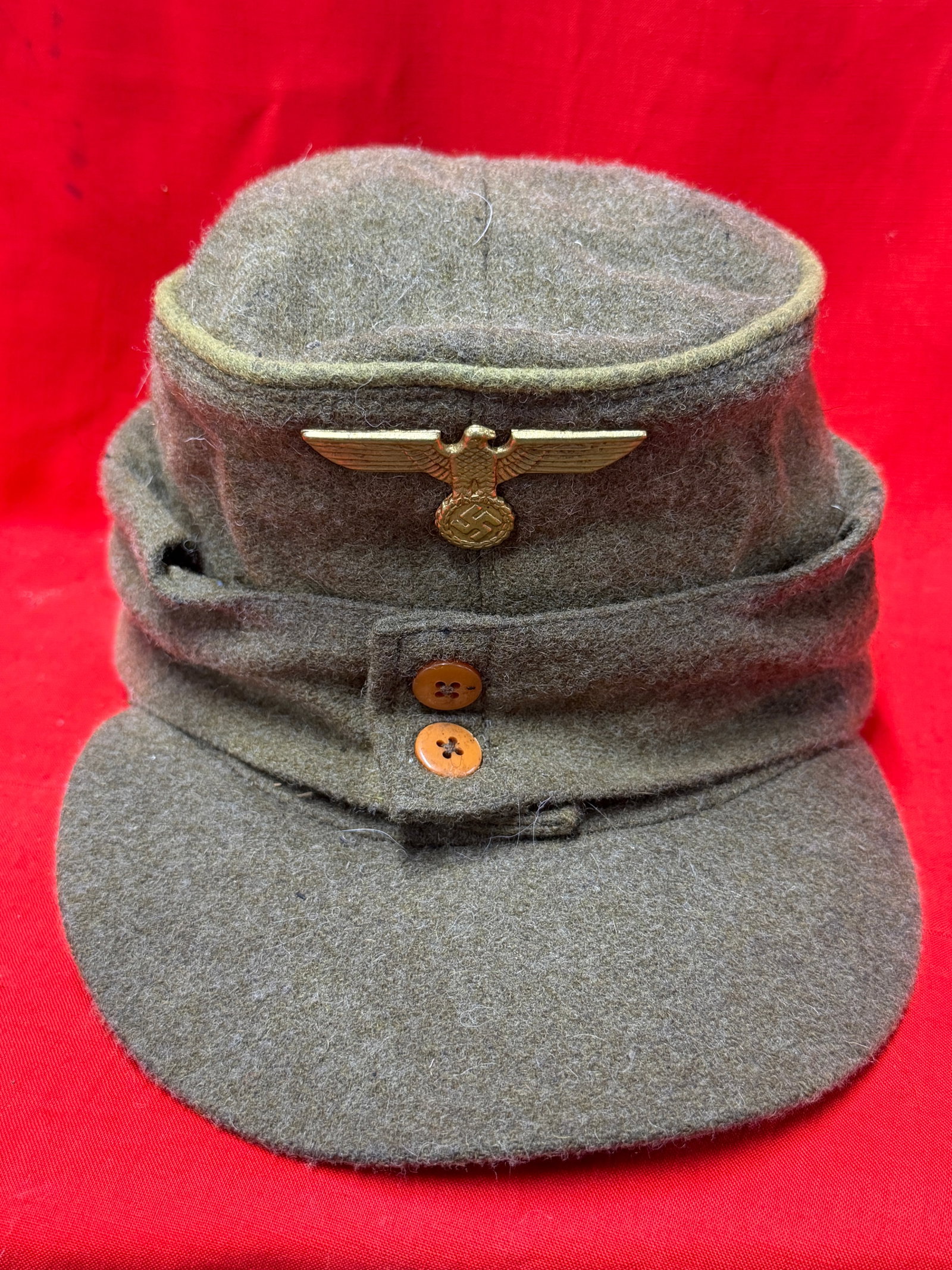 WWII German M43 Field Cap Feldmütze Wool Cap w/ Metal Eagle Insignia & Maker Mark (1 of 6)