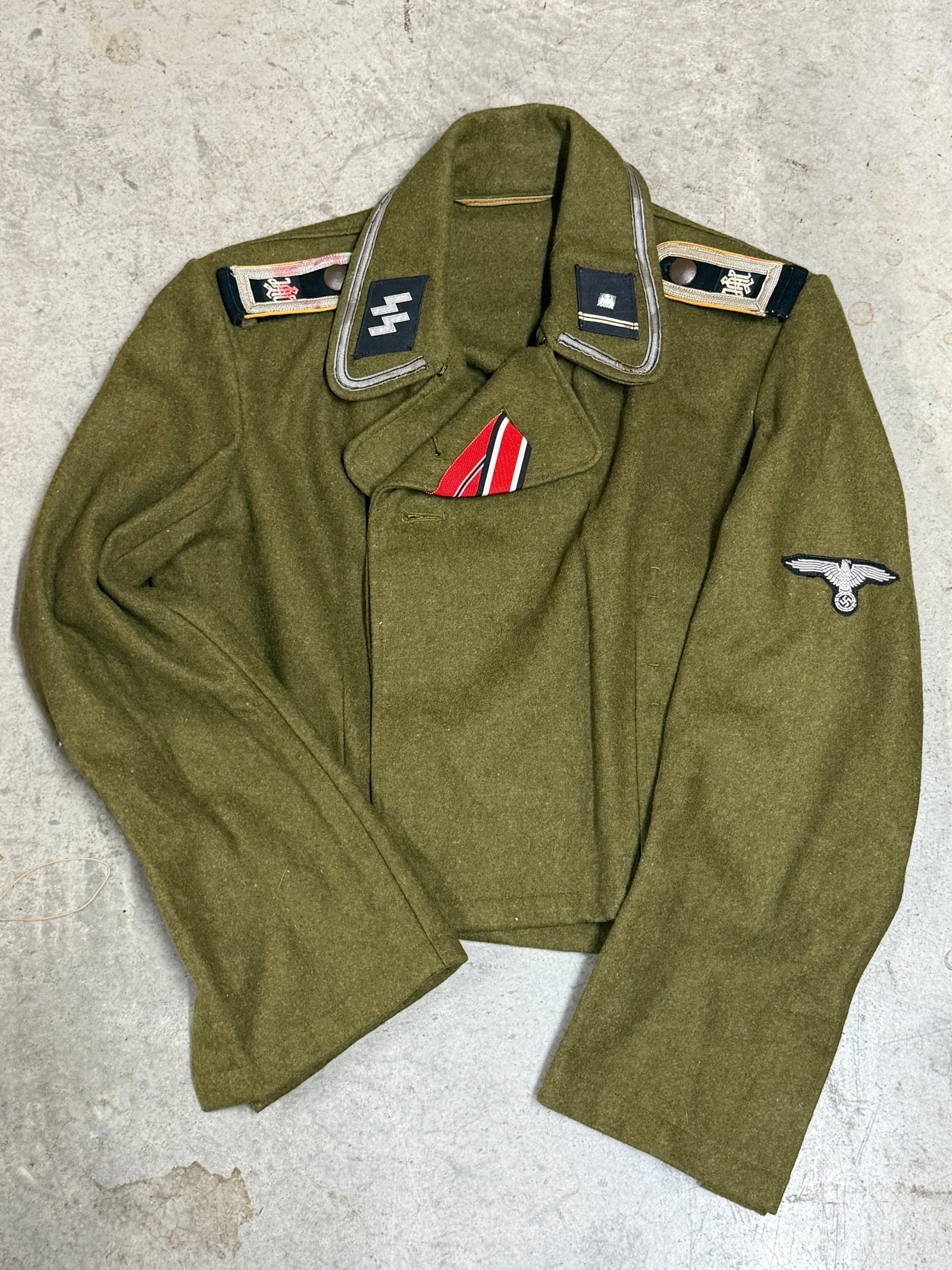 WWII German Waffen-SS M44 Field Tunic with Insignia, Shoulder Boards and Ribbon Bar (1 of 9)