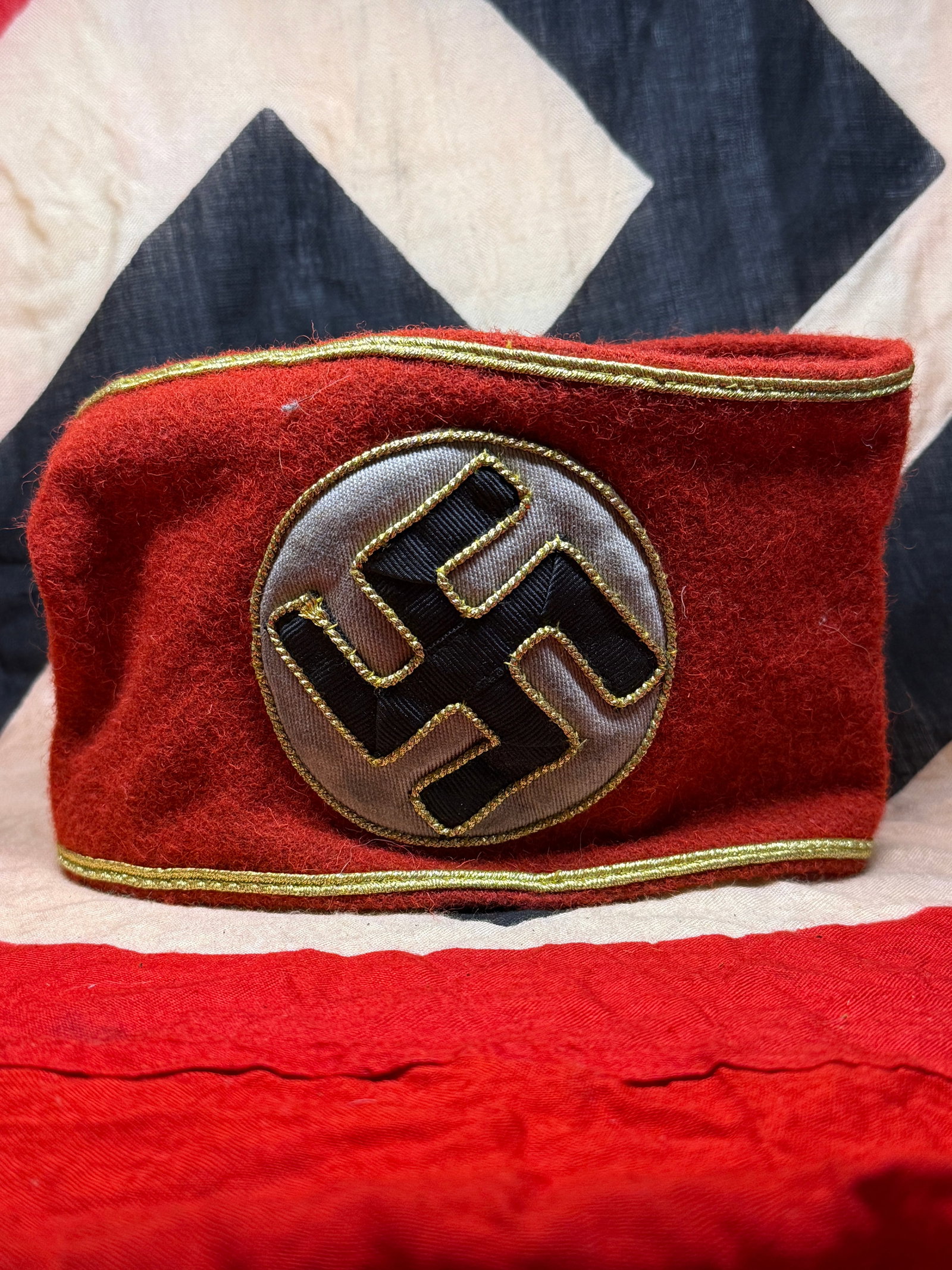 WWII German NSDAP Political Armband with Gold Piping (1 of 4)