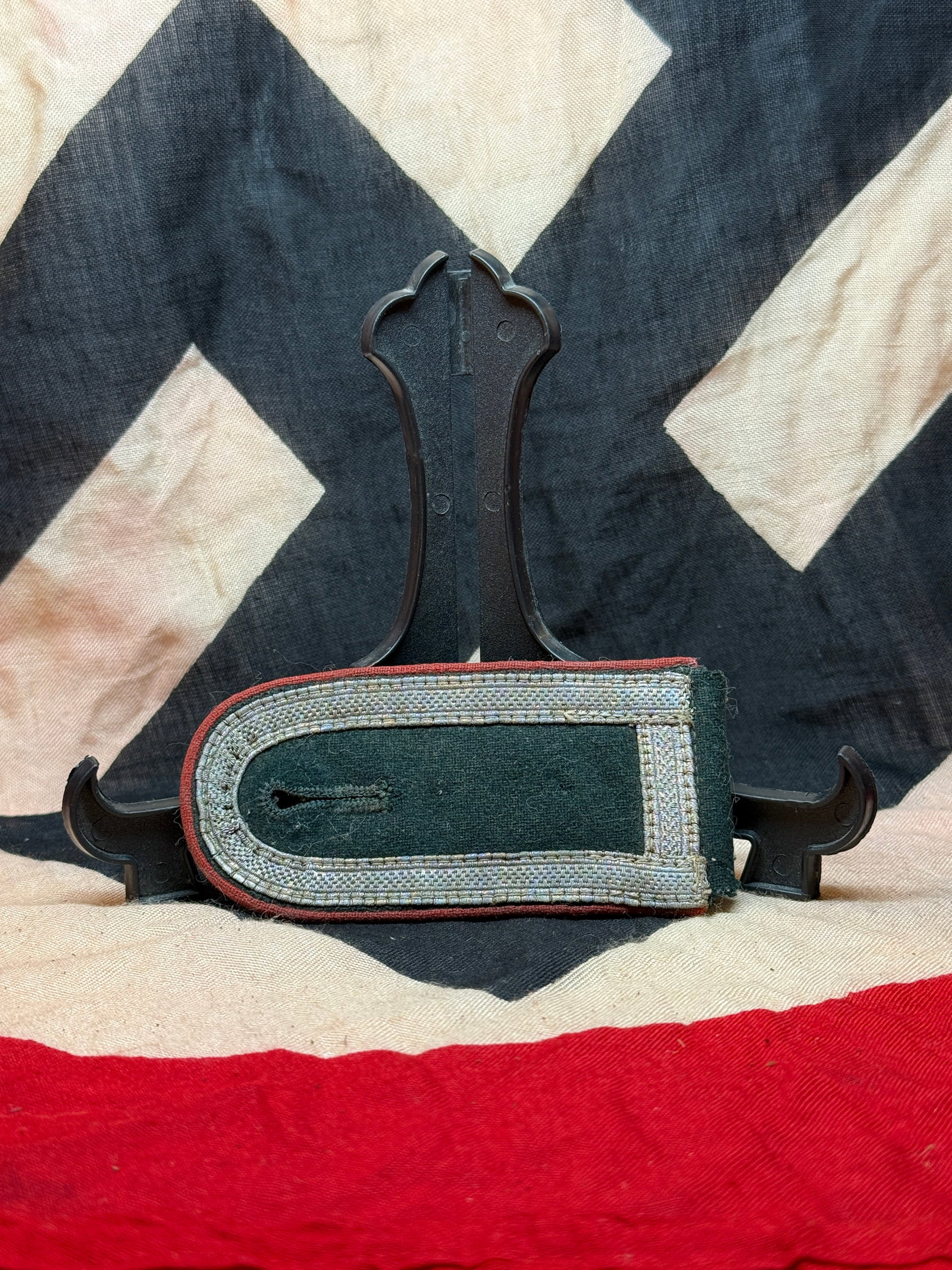 WWII German Heer Panzer Unteroffizier Shoulder Board: This original German Army (Heer) shoulder board features silver NCO tresse mounted on a dark field-gray wool base with pink Waffenfarbe piping, the branch color traditionally associated with armored P