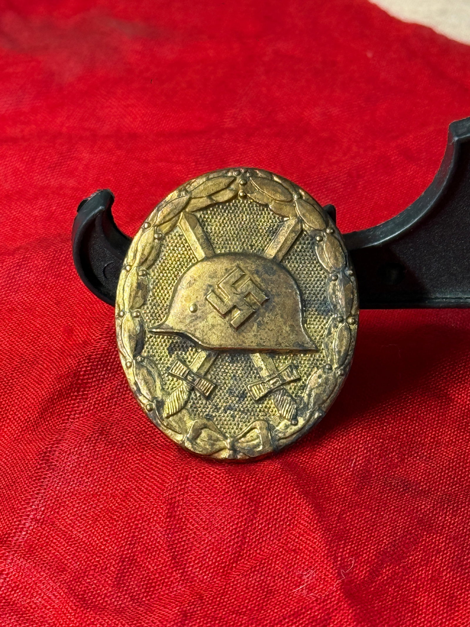 WWI German Wound Badge in Black (Verwundetenabzeichen in Schwarz) (1 of 5)