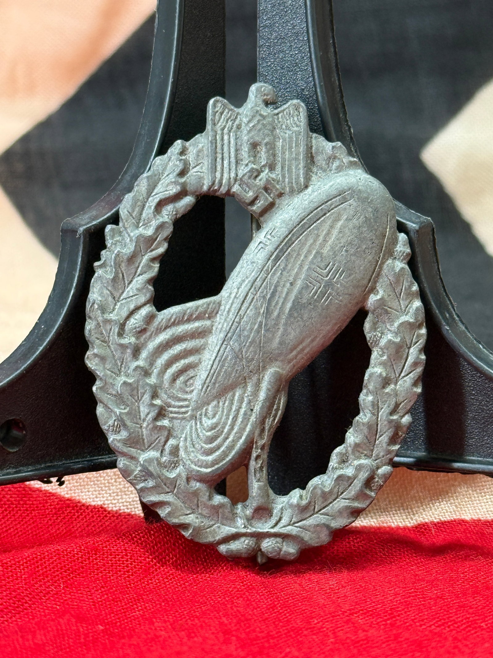 WWII German Zeppelin Airship Commemorative Badge (1 of 4)
