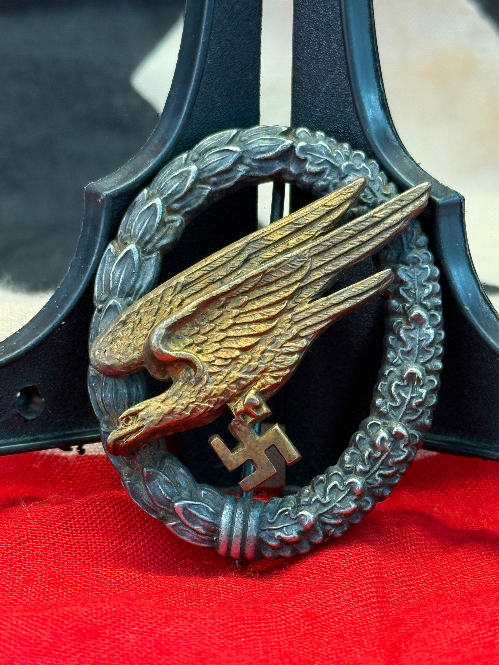 WWII German Luftwaffe Paratrooper Badge by C.E. Juncker, Berlin SW (1 of 5)
