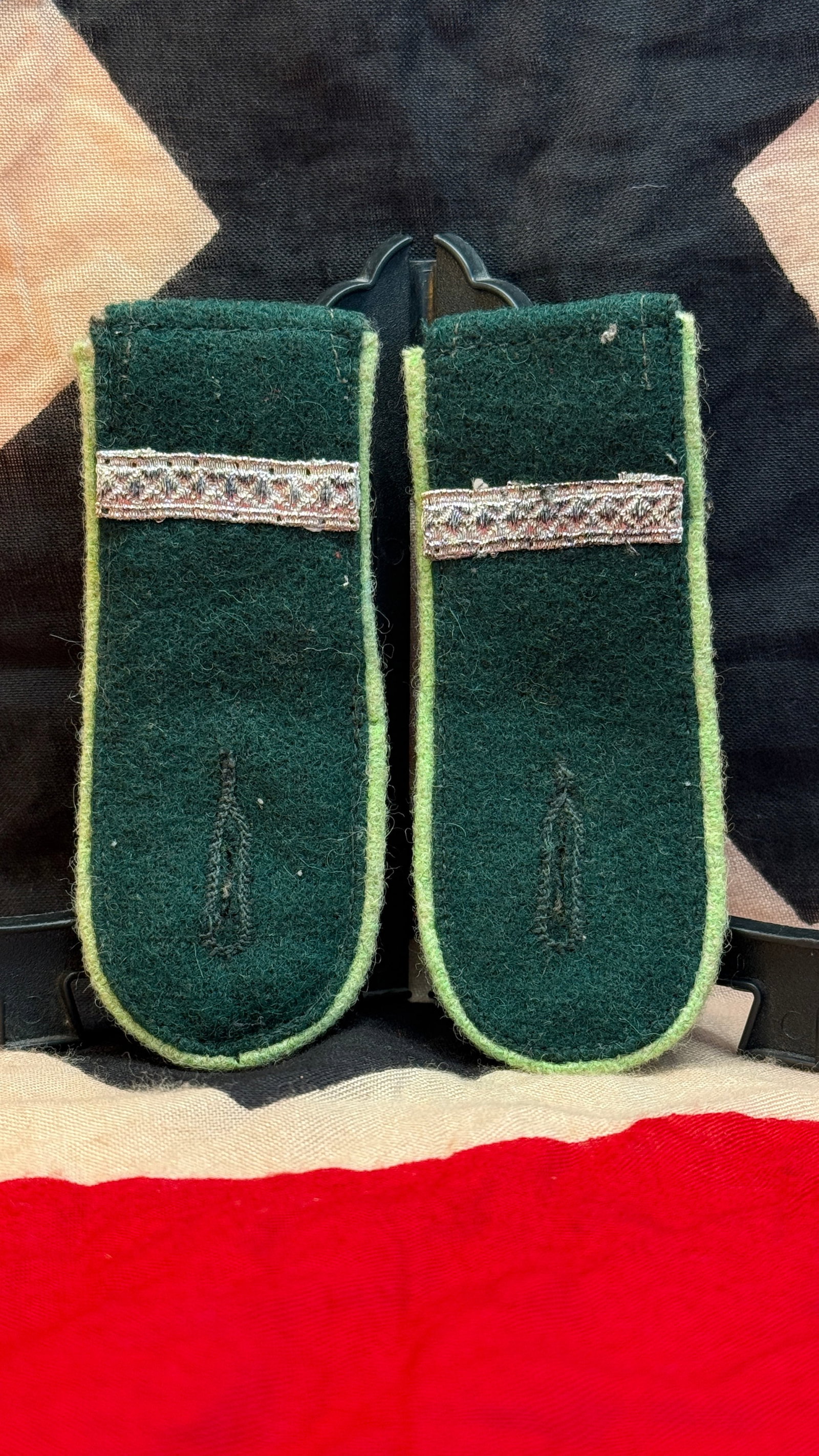WWII German Heer Jäger NCO Shoulder Boards (Pair): This matching pair of German Heer shoulder boards is trimmed in bright green Waffenfarbe identifying Jäger (Light Infantry) troops. Each board features silver NCO tresse across the upper section and 