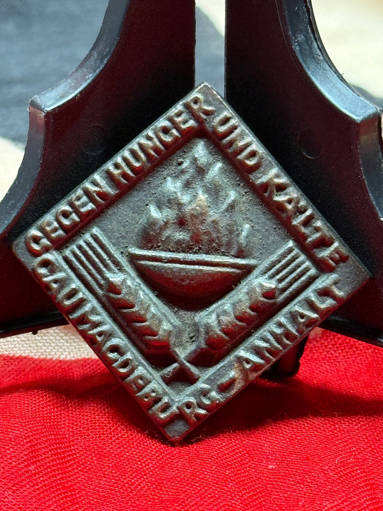 WWII German SA "Gegen Hunger und Kälte" Winter Relief (WHW) Tinnie (1 of 3)