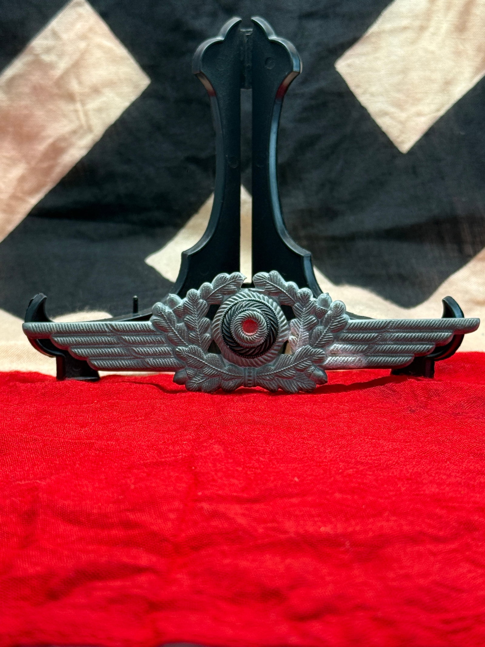 WWII German Luftwaffe Visor Cap Wreath and Cockade (1 of 3)