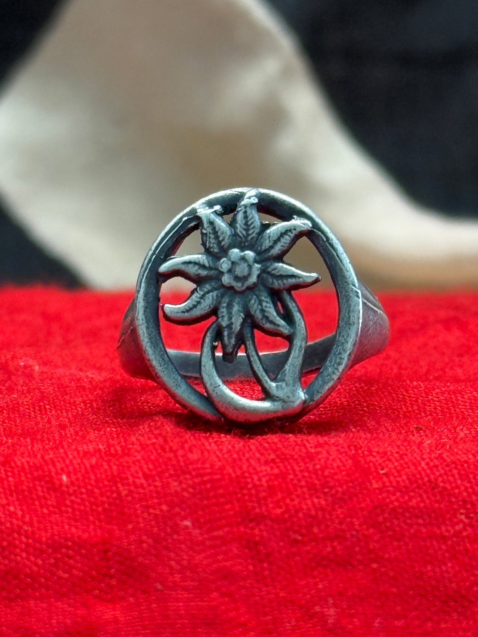 WWII German Gebirgsjäger Edelweiss Silver Ring In 800 Silver: The Edelweiss flower has long served as the emblem of German and Austrian mountain troops (Gebirgsjäger), symbolizing the elite alpine units trained for operations in rugged mountainous terrain. This