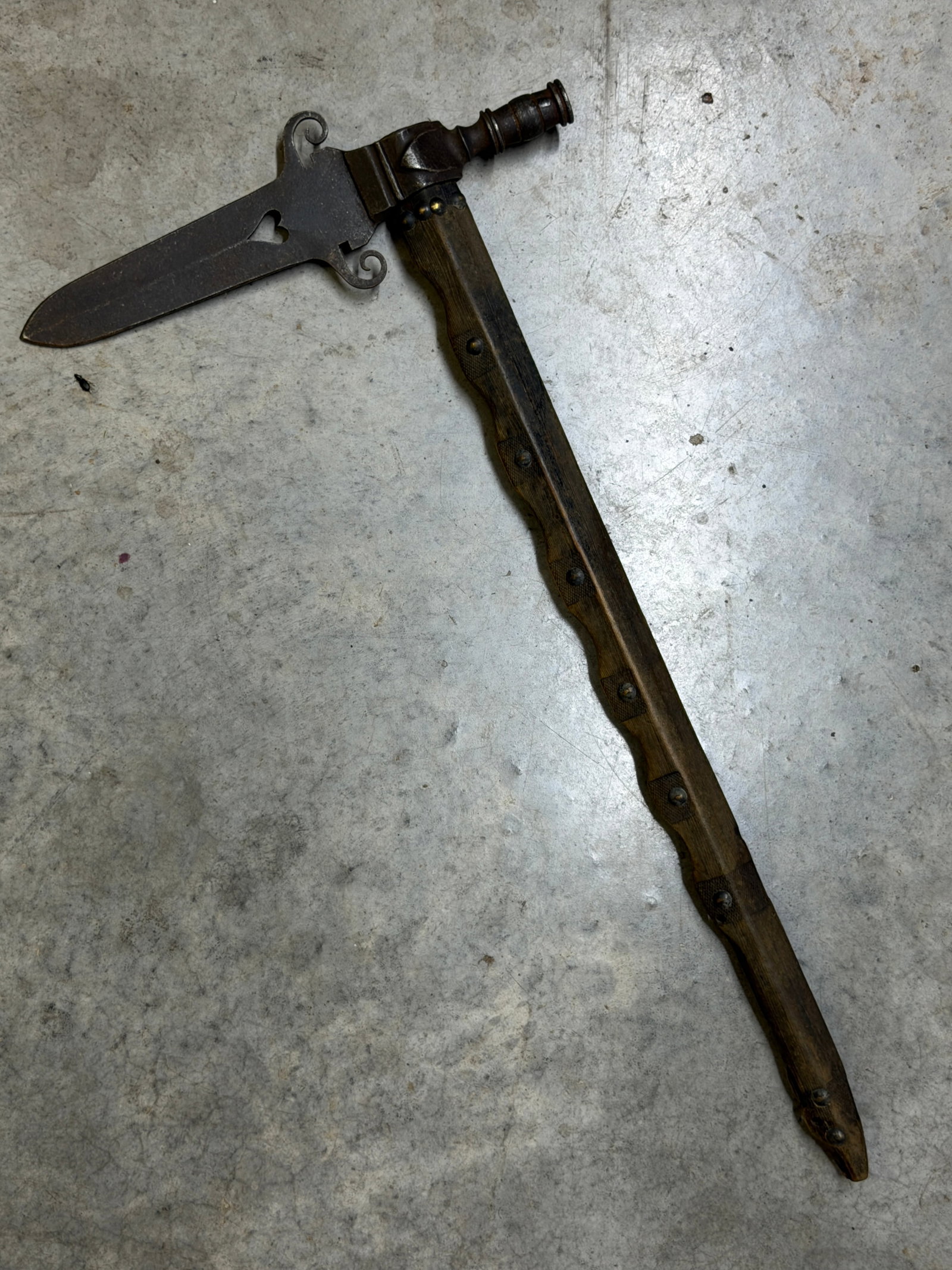 1800's Native American Shawnee Indians Spontoon Tomahawk with Bleeding Heart Cut-Out (1 of 9)