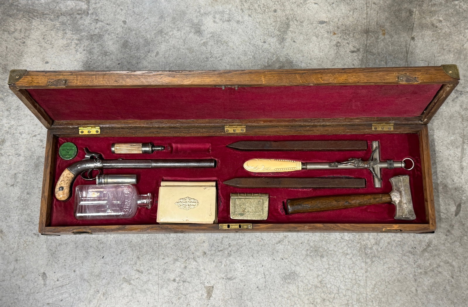 1800's Vampire Slaying Hunting Kit with Push Dagger Crucifix, Percussion Pistol & Accessories (1 of 17)