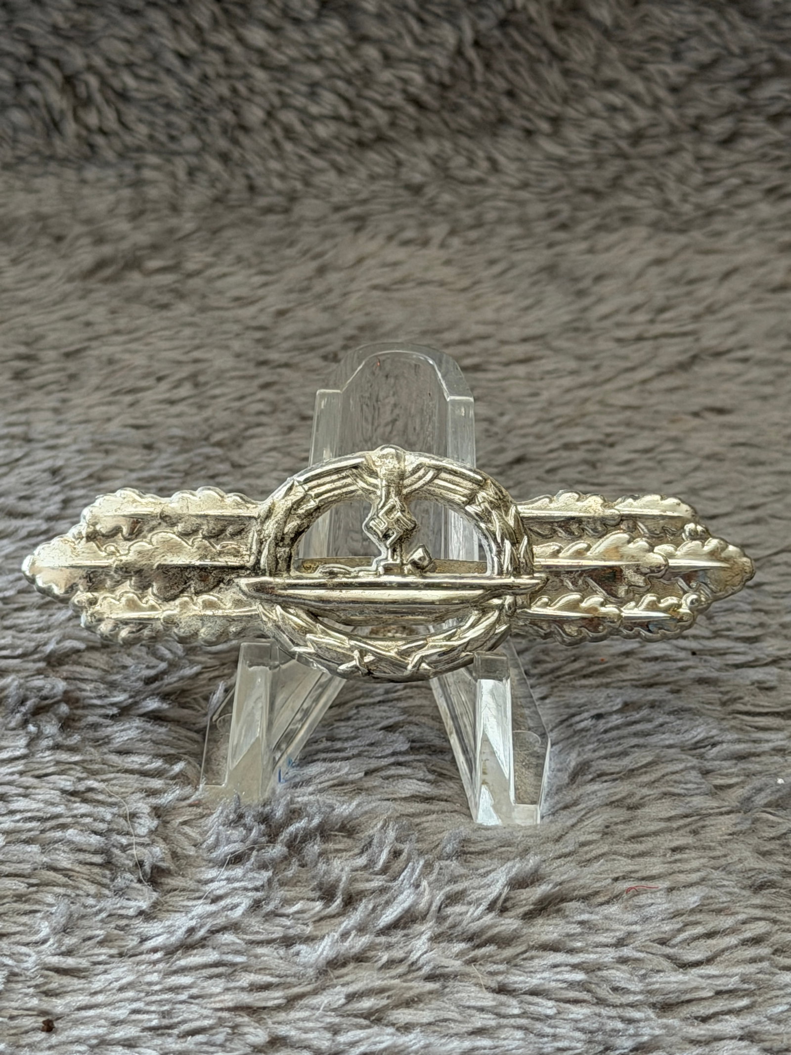 WWII German Kriegsmarine U-Boat Combat Clasp Badge by Entwurf Peekhaus, Berlin: This WWII German Kriegsmarine U-Boat Combat Clasp (U-Boot Frontspange) features the classic design of a surfaced U-boat beneath a spread-winged national eagle within an oak leaf wreath, mounted on an 