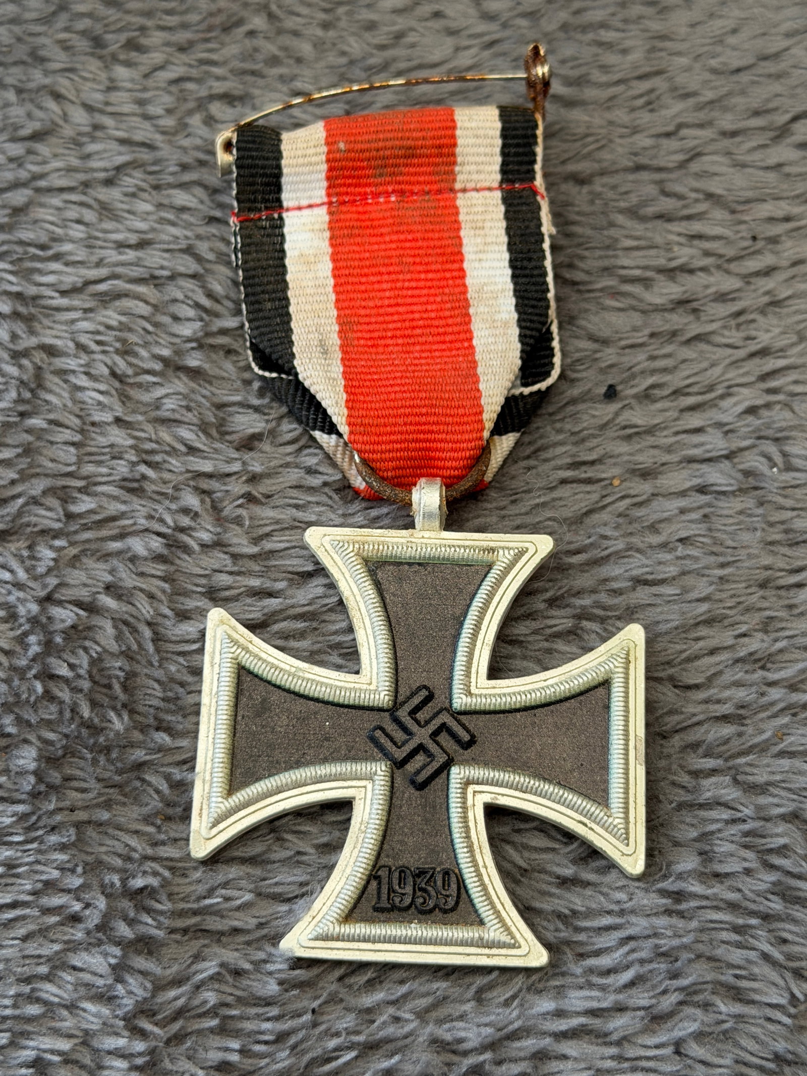 WWII German Iron Cross 2nd Class 1939 Medal with Ribbon (1 of 3)