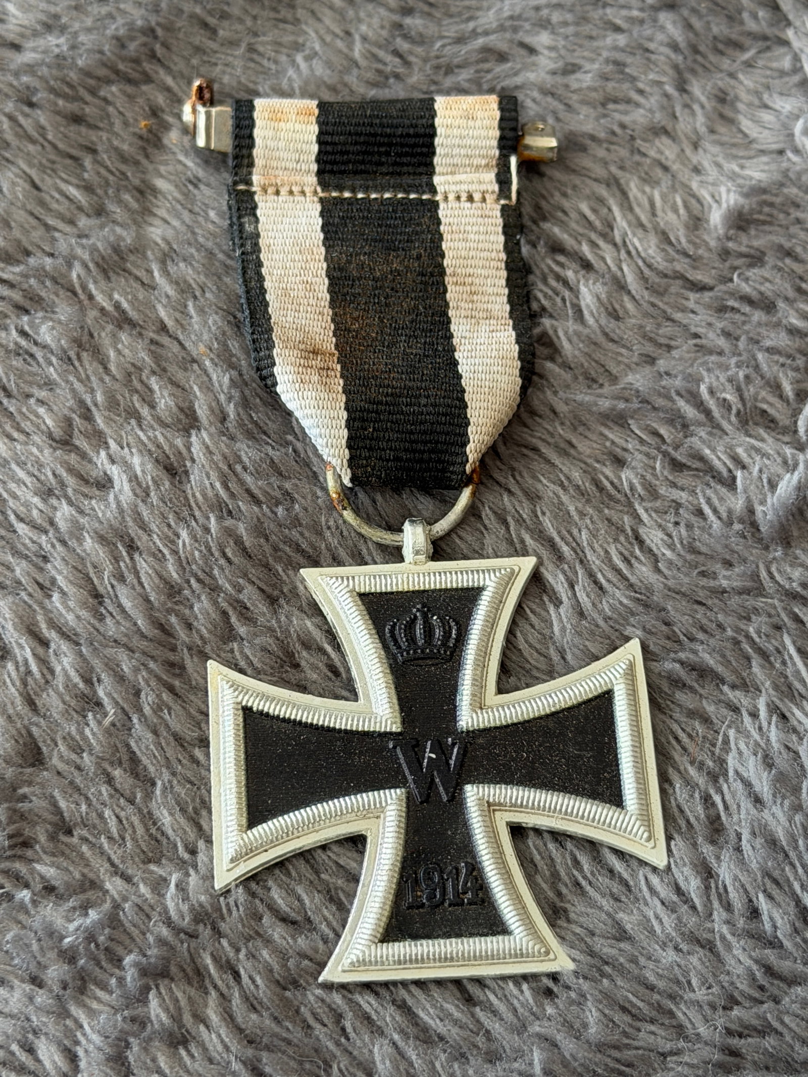 WWI German Iron Cross 1914 2nd Class Medal: This WWI German Iron Cross 1914 2nd Class Medal is one of the most iconic military decorations awarded by Imperial Germany during the First World War for acts of bravery and distinguished military ser