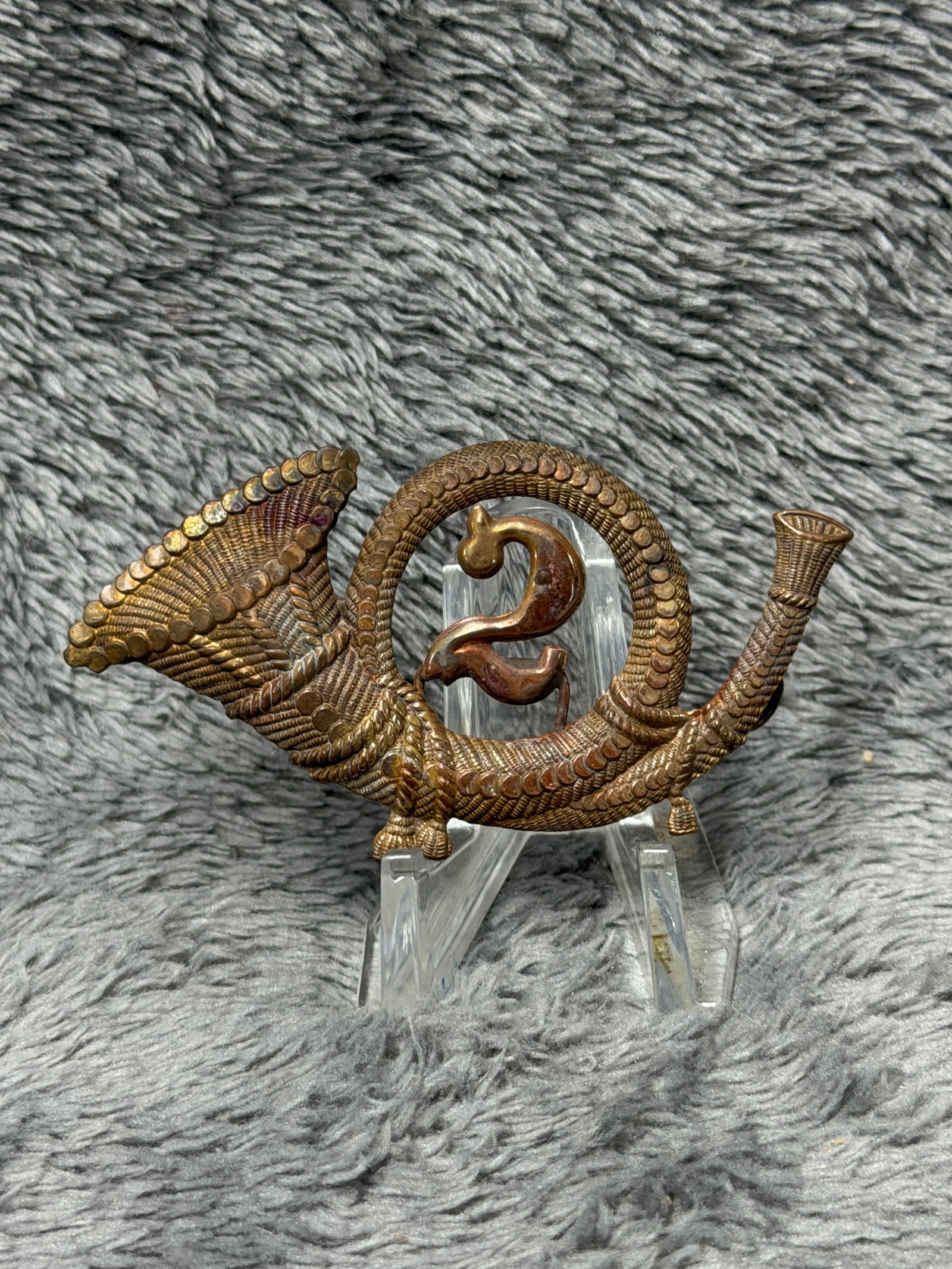 Civil War Union False Embroidered 2nd Division Infantry Headgear Hunting Horn Badge (1 of 3)