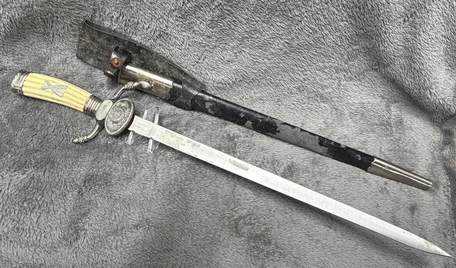 WWII German Deutscher Turnerbund Dress Dagger with Scabbard (1 of 7)