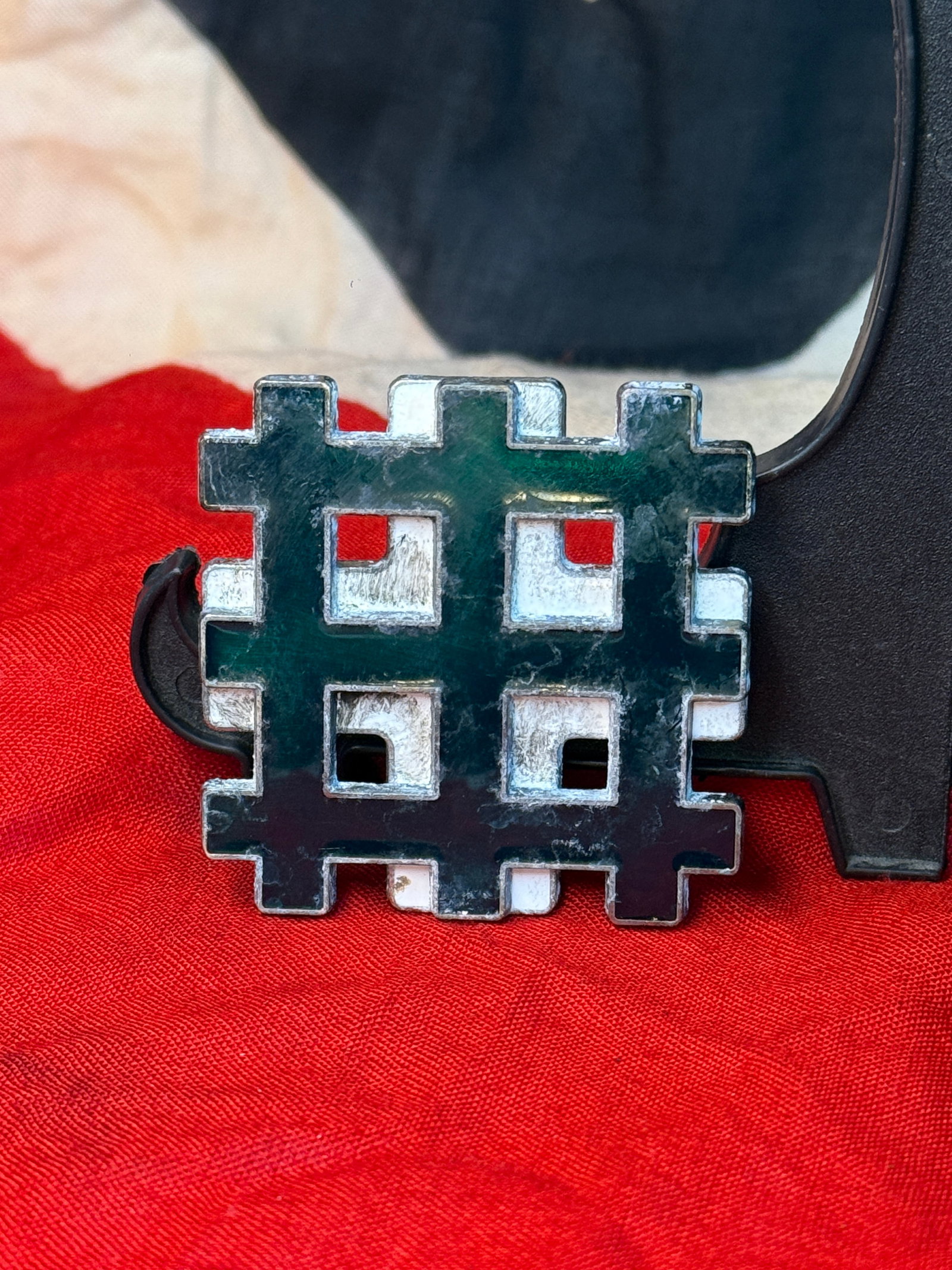 Romanian Iron Guard Garda de Fier Legionary Movement Metal Pin Badge – Totenkreuz Emblem: This Romanian political badge features the distinctive geometric lattice-style emblem associated with the Iron Guard (Garda de Fier), the Romanian fascist and ultranationalist movement founded in 1927