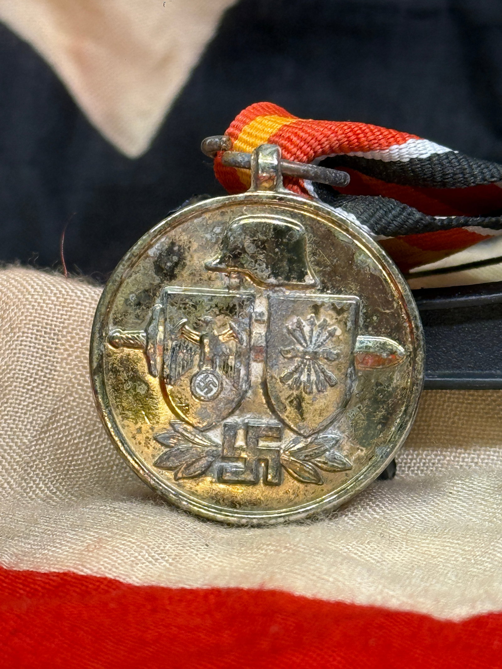 1944 WWII German-Issued Spanish Blue Division Volunteer Medal: This medal commemorates the Spanish Blue Division (División Española de Voluntarios en Rusia), the volunteer force that served alongside the German Army on the Eastern Front during the Second World 