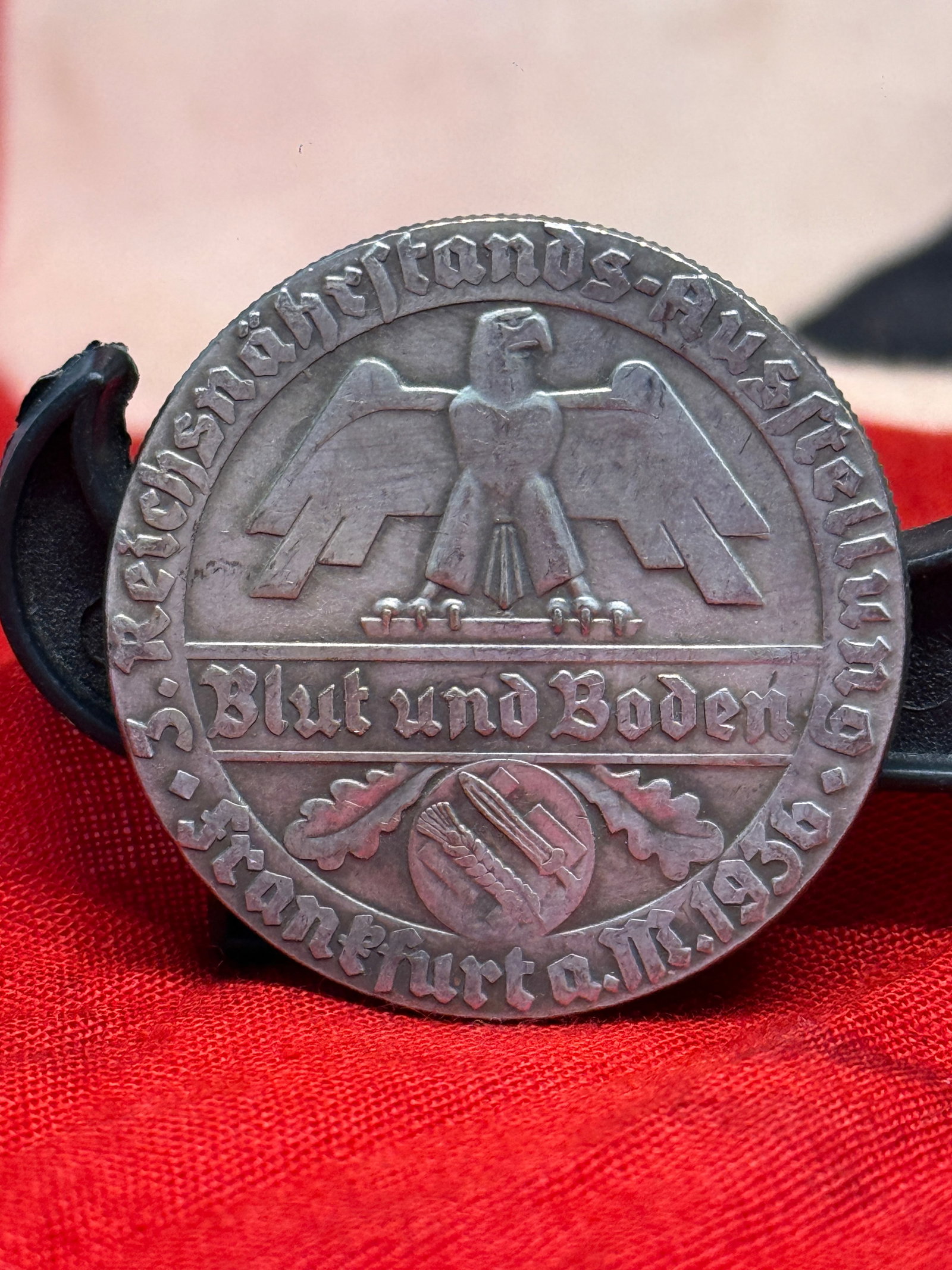 WW2 German Reich Food Estate “Blood and Soil?? Tobacco Exhibition Medal, Frankfurt am Main, 1935: Large round commemorative medal for the Reichsnährstand agricultural organization, issued for the 1935 Frankfurt am Main tobacco exhibition. The obverse bears the inscription “Reichsnährstand&rdqu