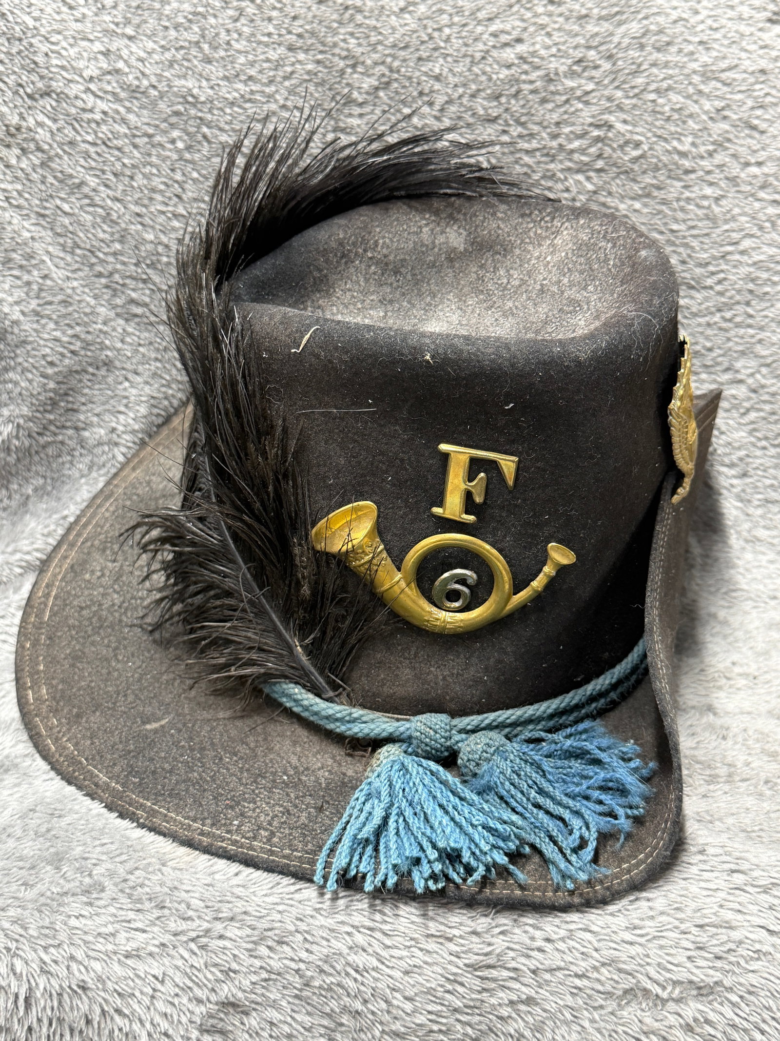 Civil War Era Union 6th Infantry Company F Officer Hardee Hat Cap Kepi With Bugle Insignia Eagle: Offered is a highly decorative U.S. military dress hat featuring a black felt body with turned-up side brim, black feather plume, blue cord with tassels, brass infantry bugle insignia with the numeral